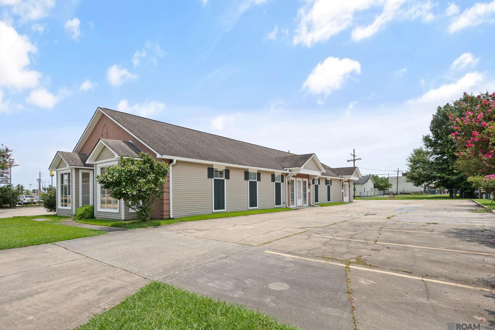 11140 N Harrells Ferry Rd — photo