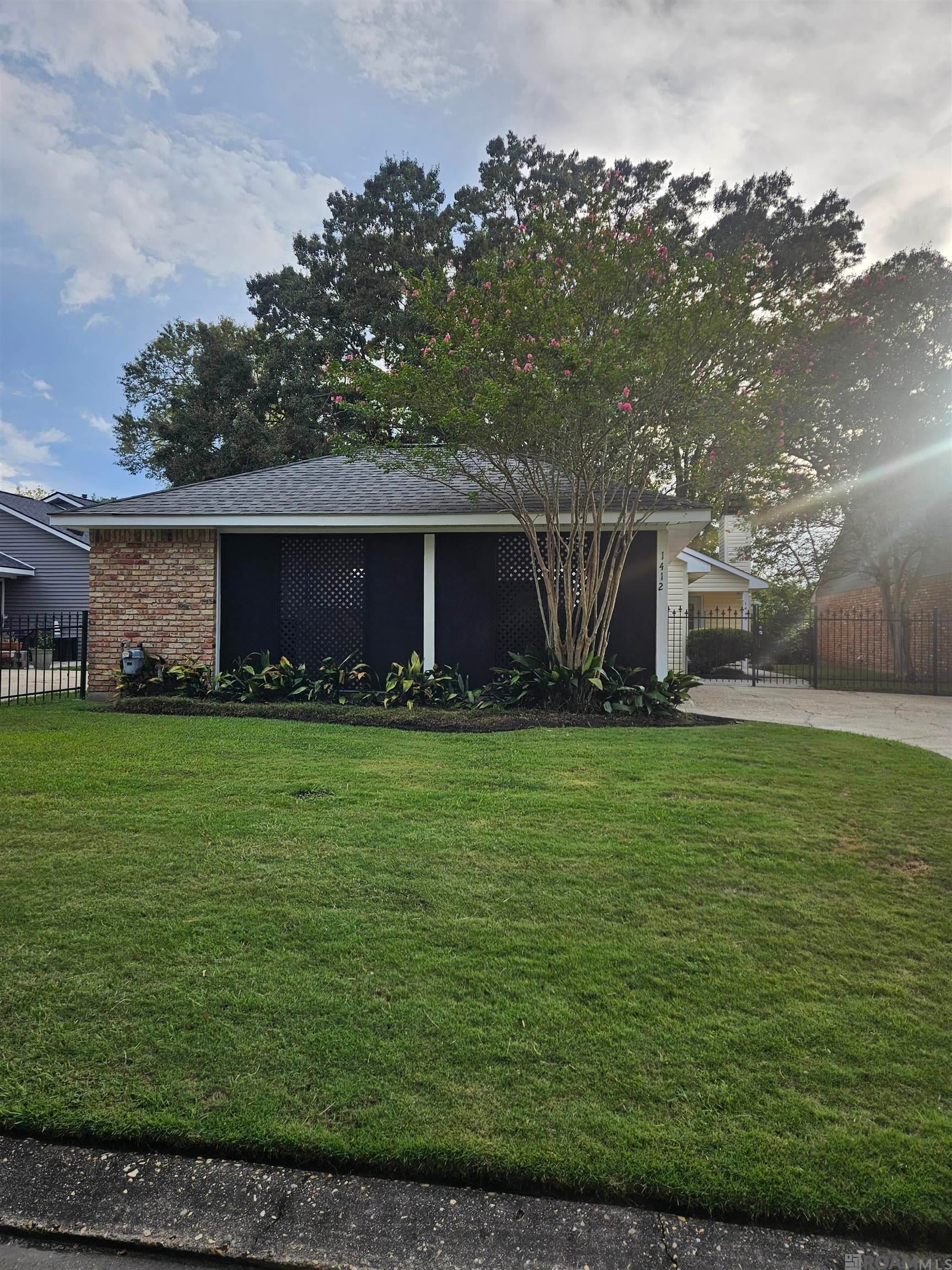 1412 W Fairview Dr — photo