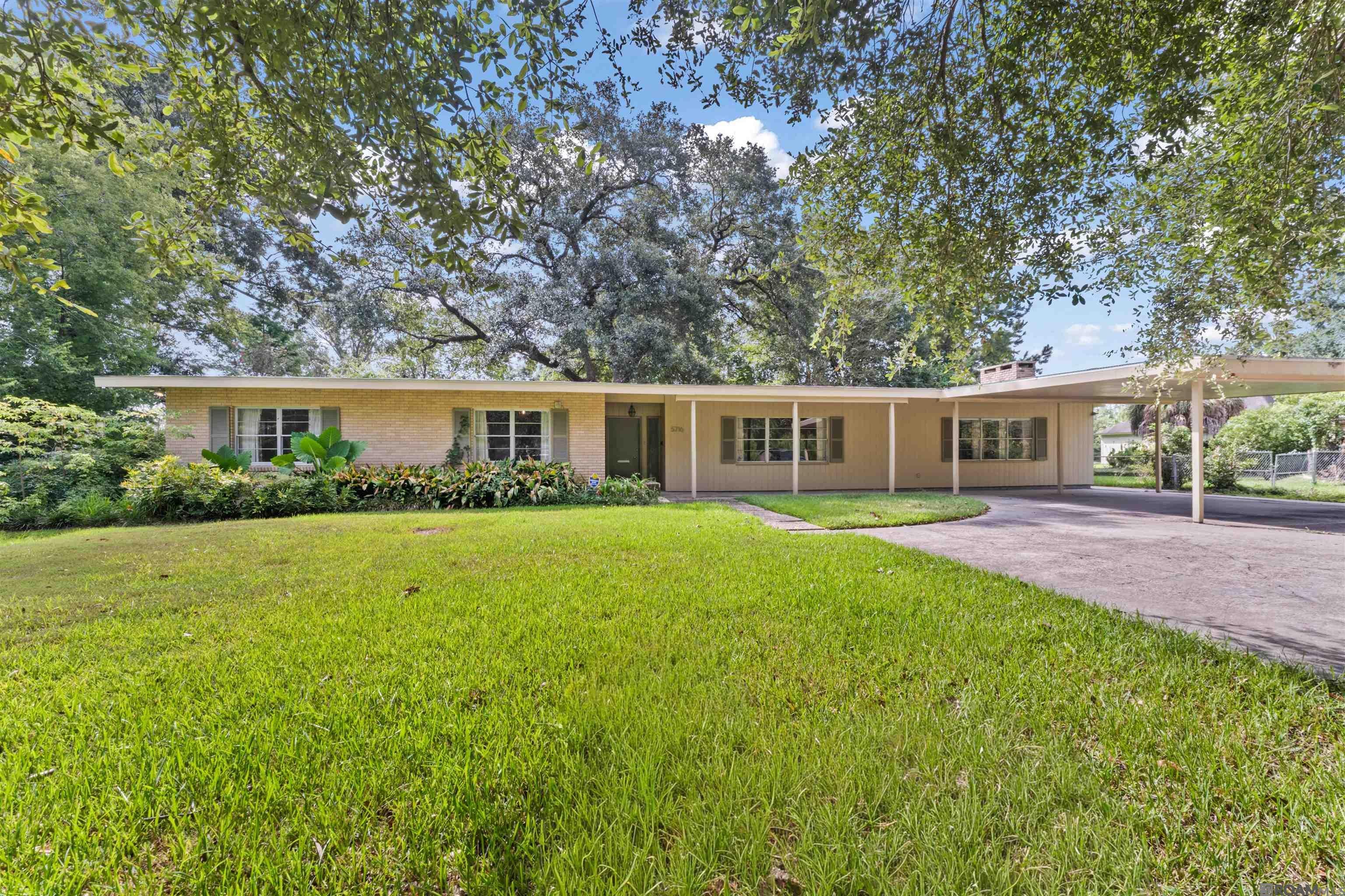 5716 College Dr — photo