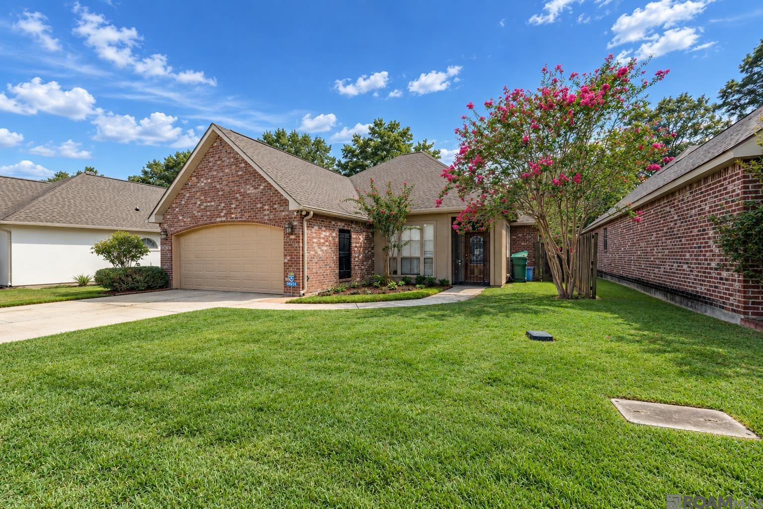 10334 Isabelle Ct — photo