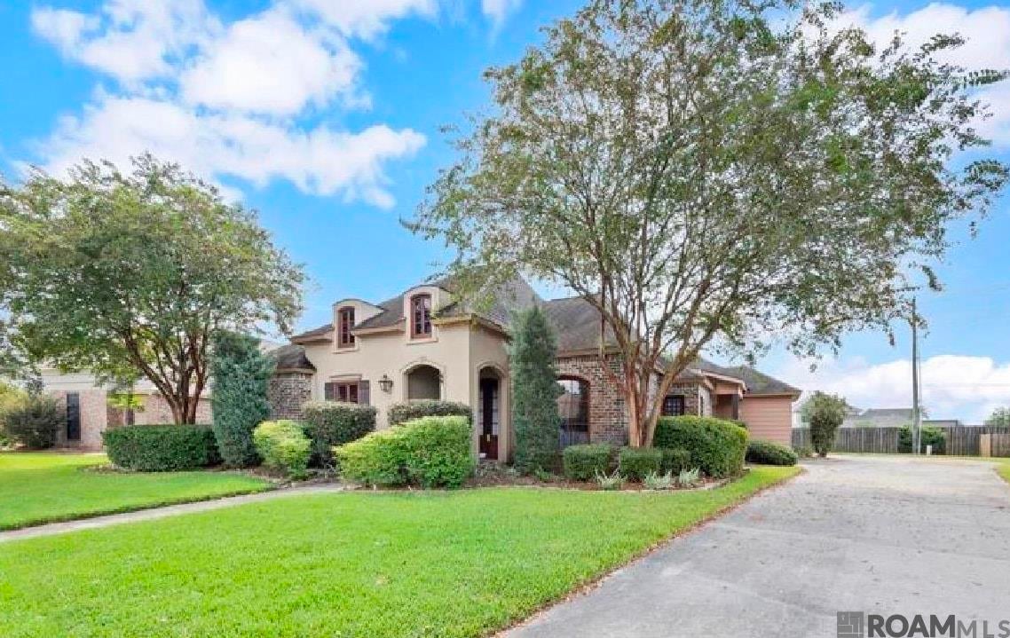 2058 Pointe South Dr — photo