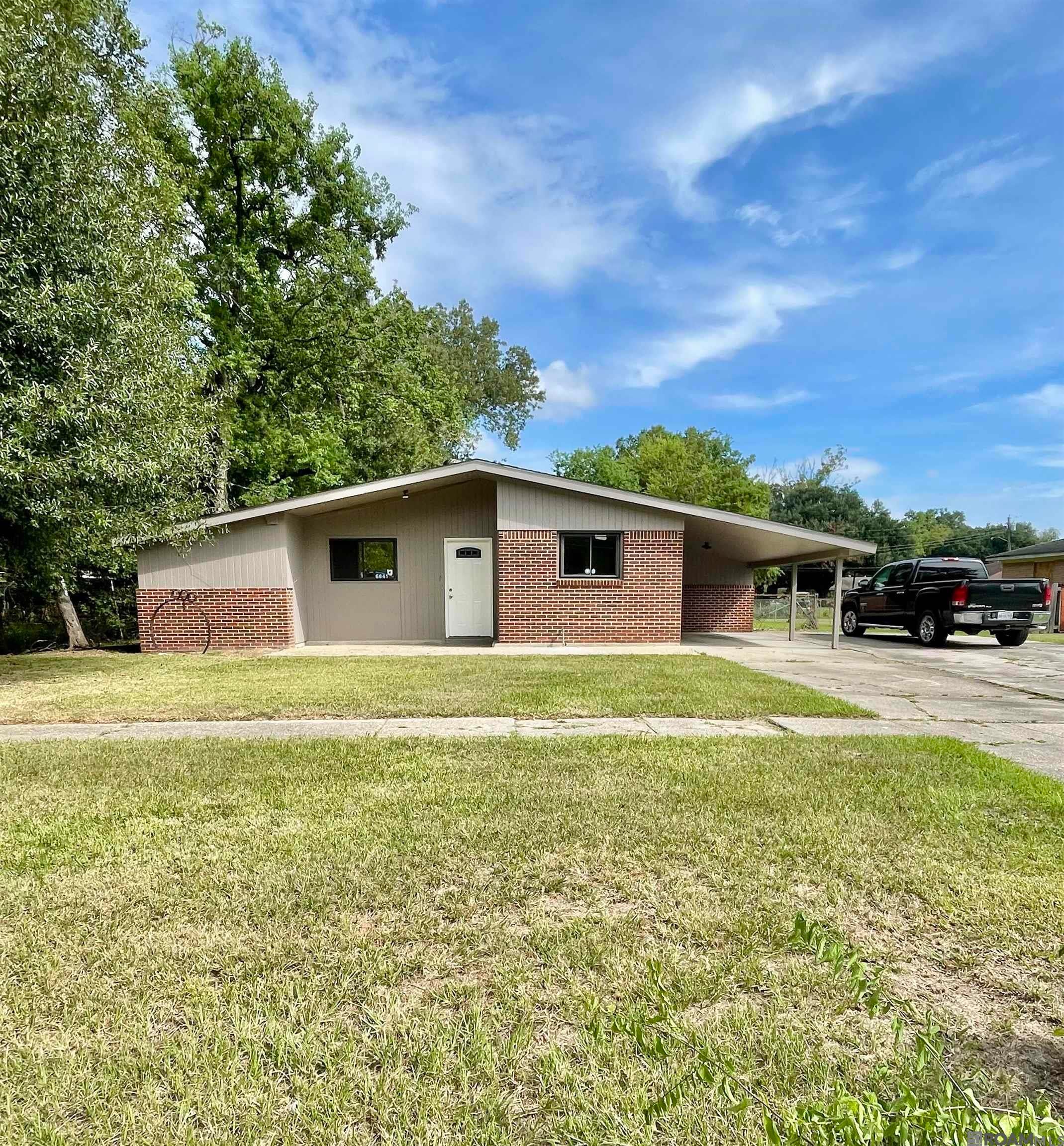 6641 Glen Oaks Dr — photo
