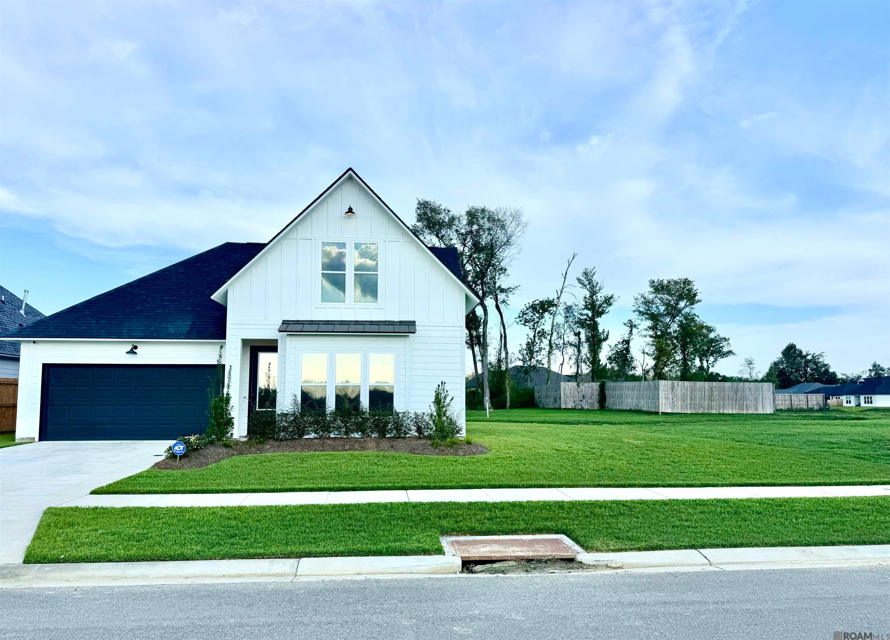 14436 Belle Maison — photo