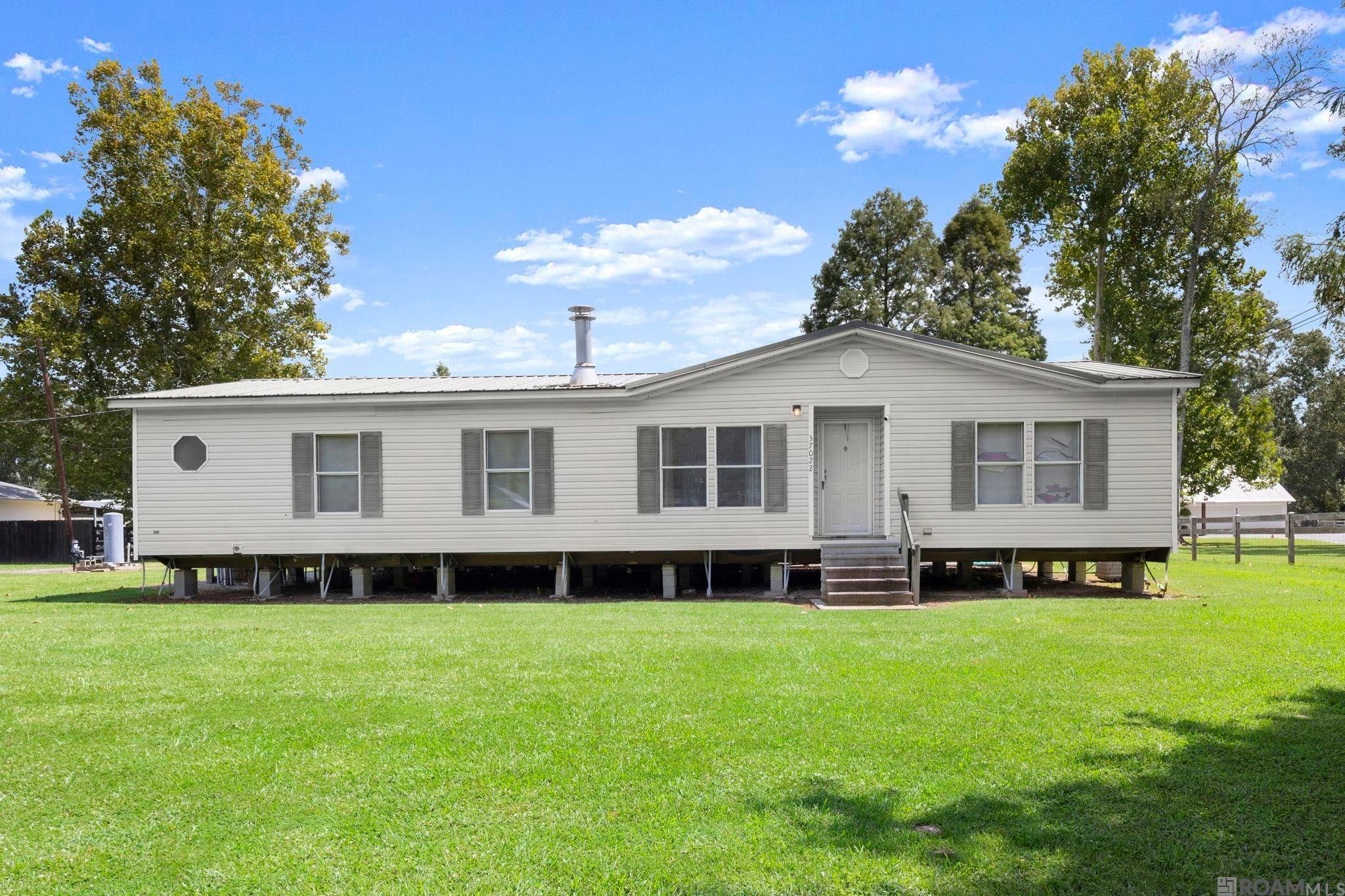 37022 White Rd — photo