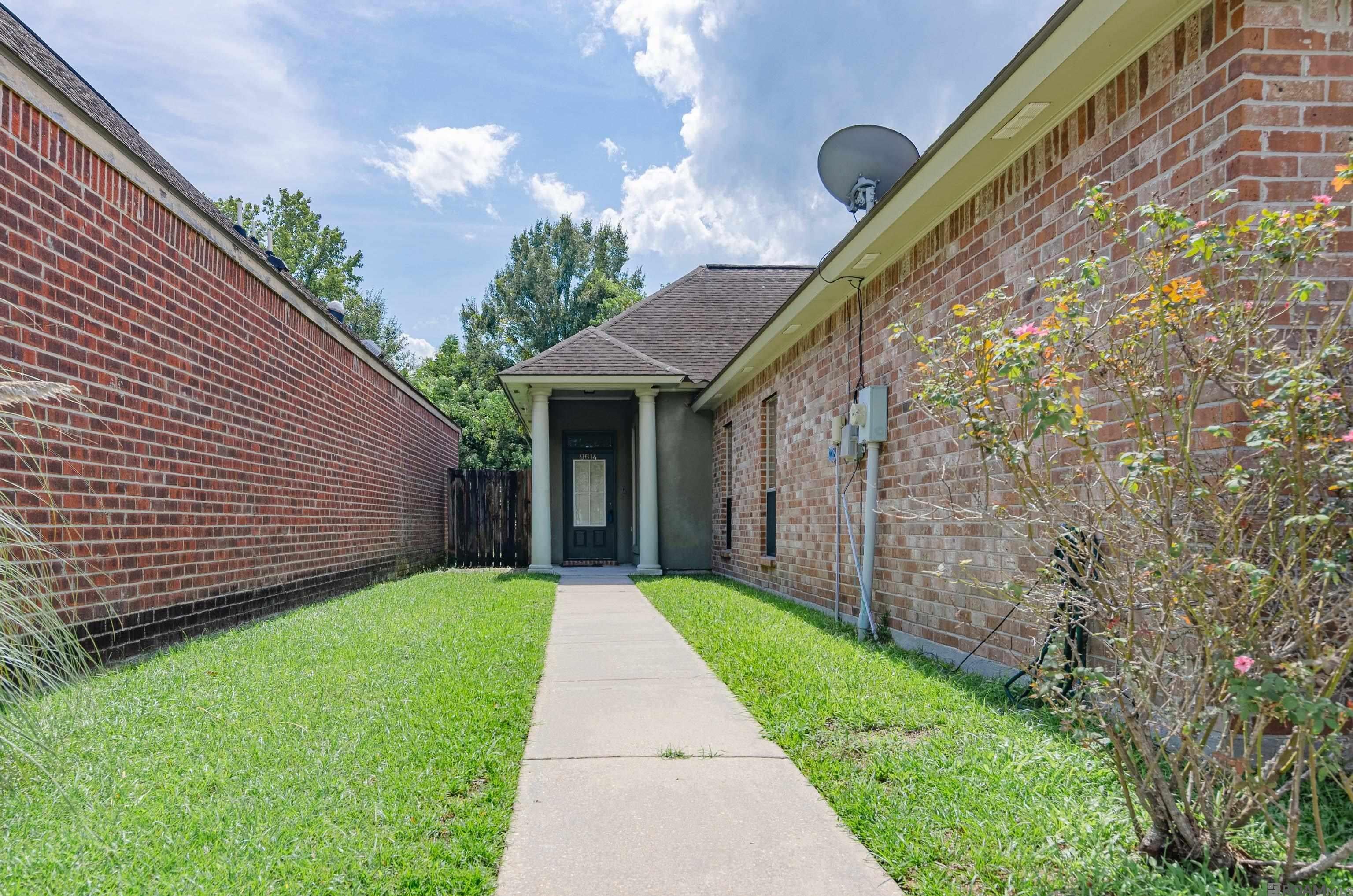 9614 Summer Pointe Ave — photo