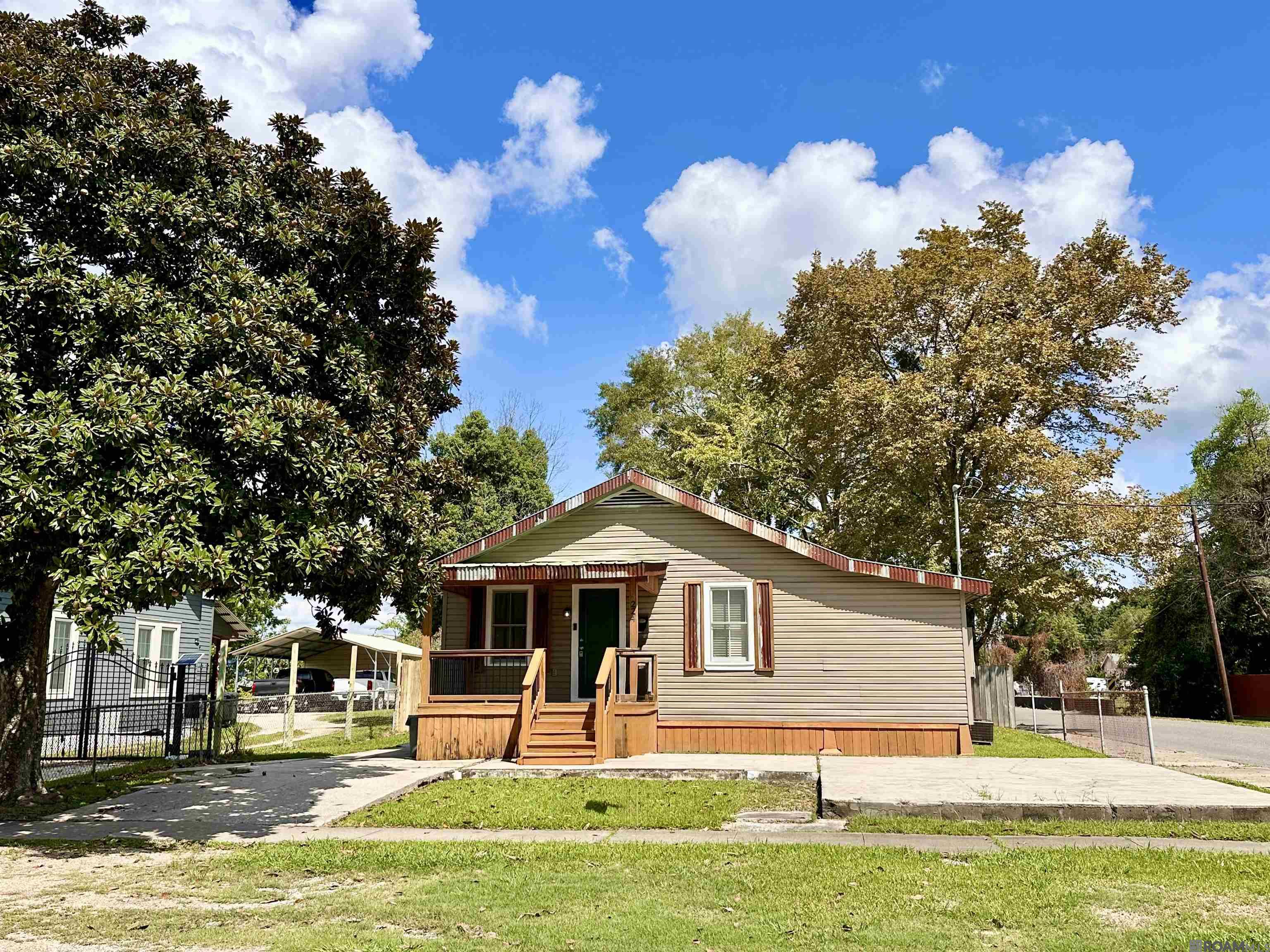 224 E Railroad St — photo