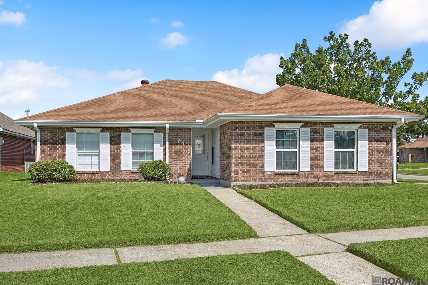 24 Moss Court — photo