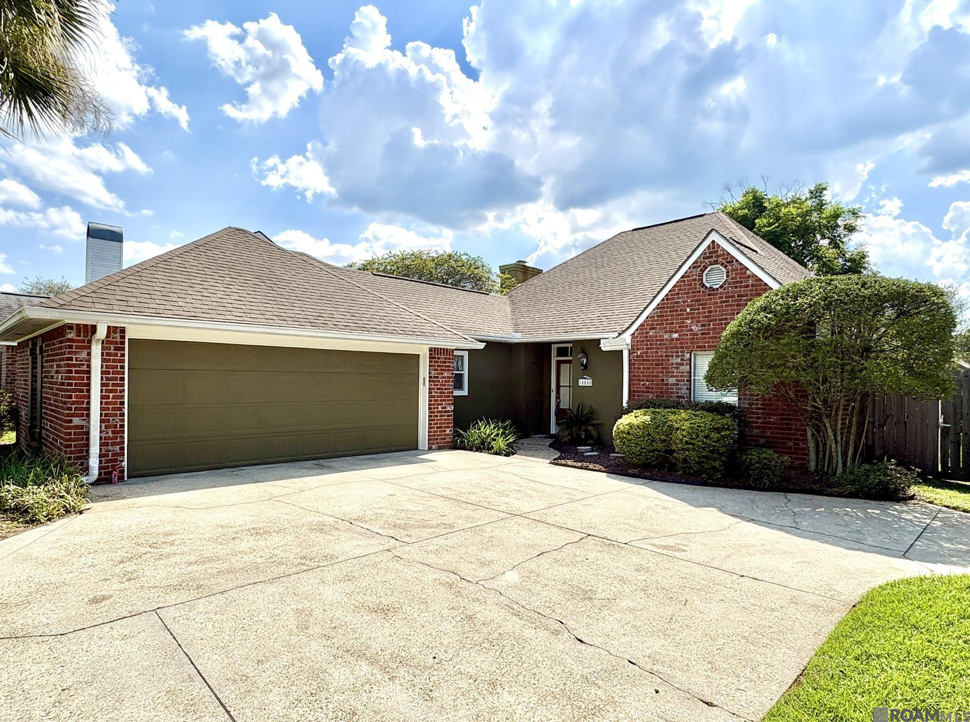 18855 W Lake Terrace Dr — photo