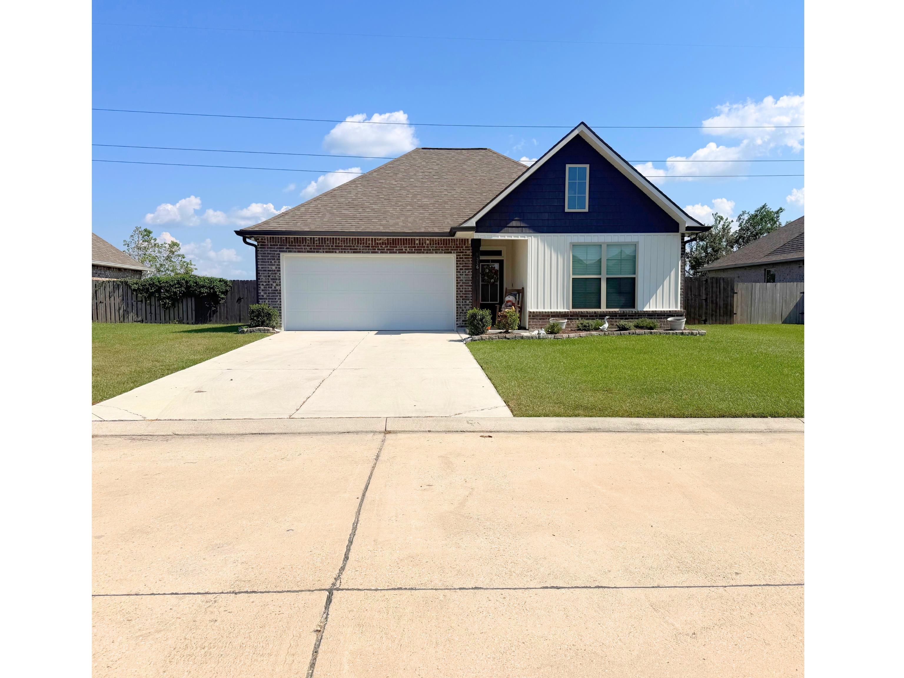 336 Carriage Way — photo