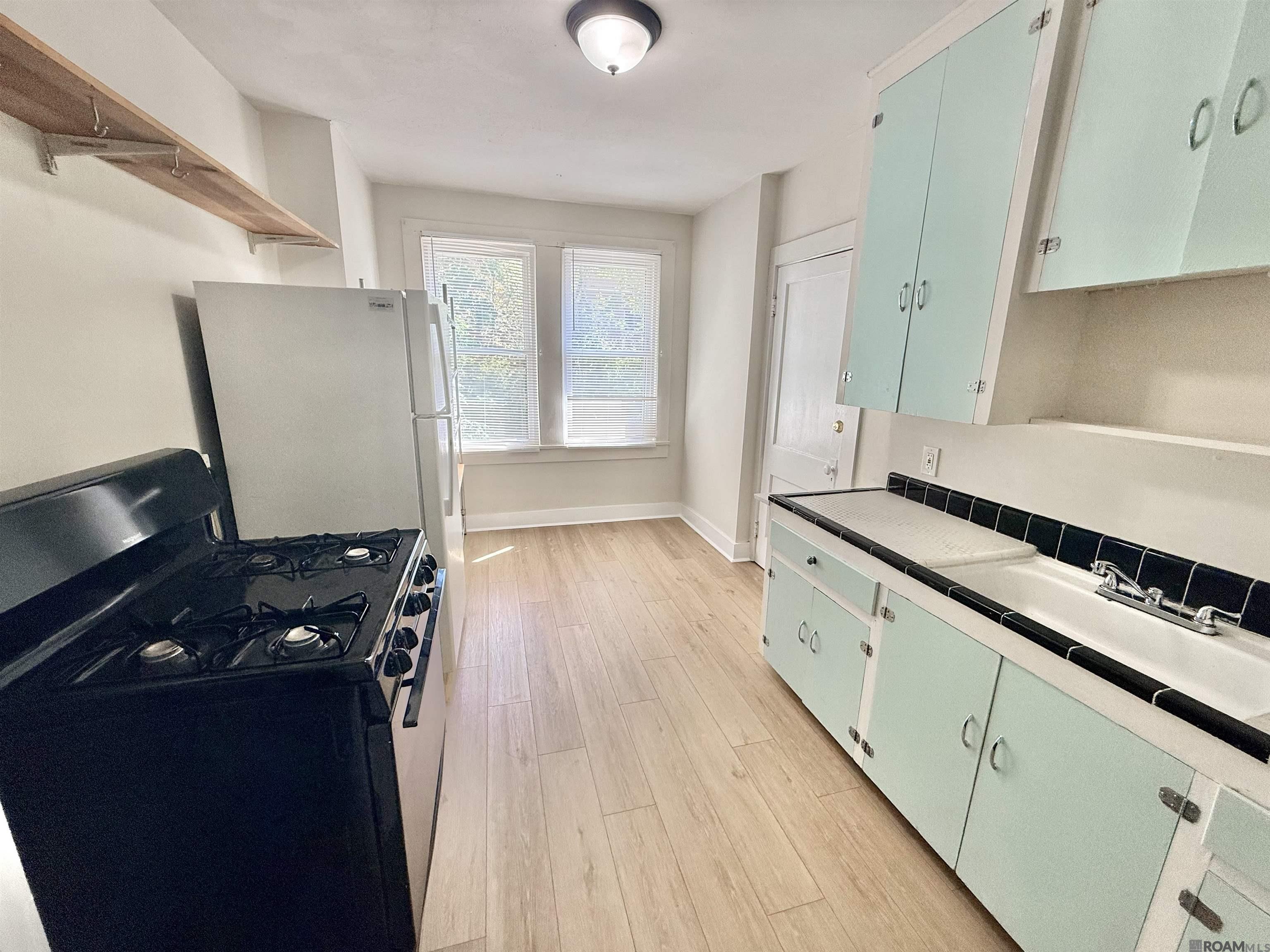 811 Kenmore Ave #C — photo