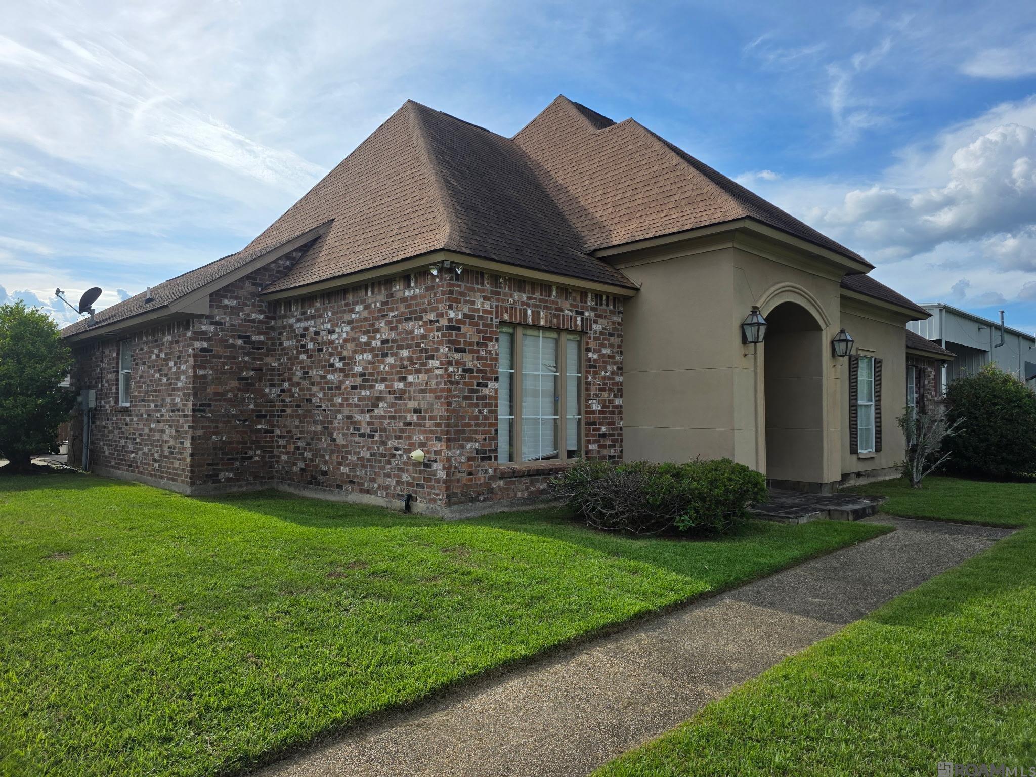 202 Allan Dr — photo