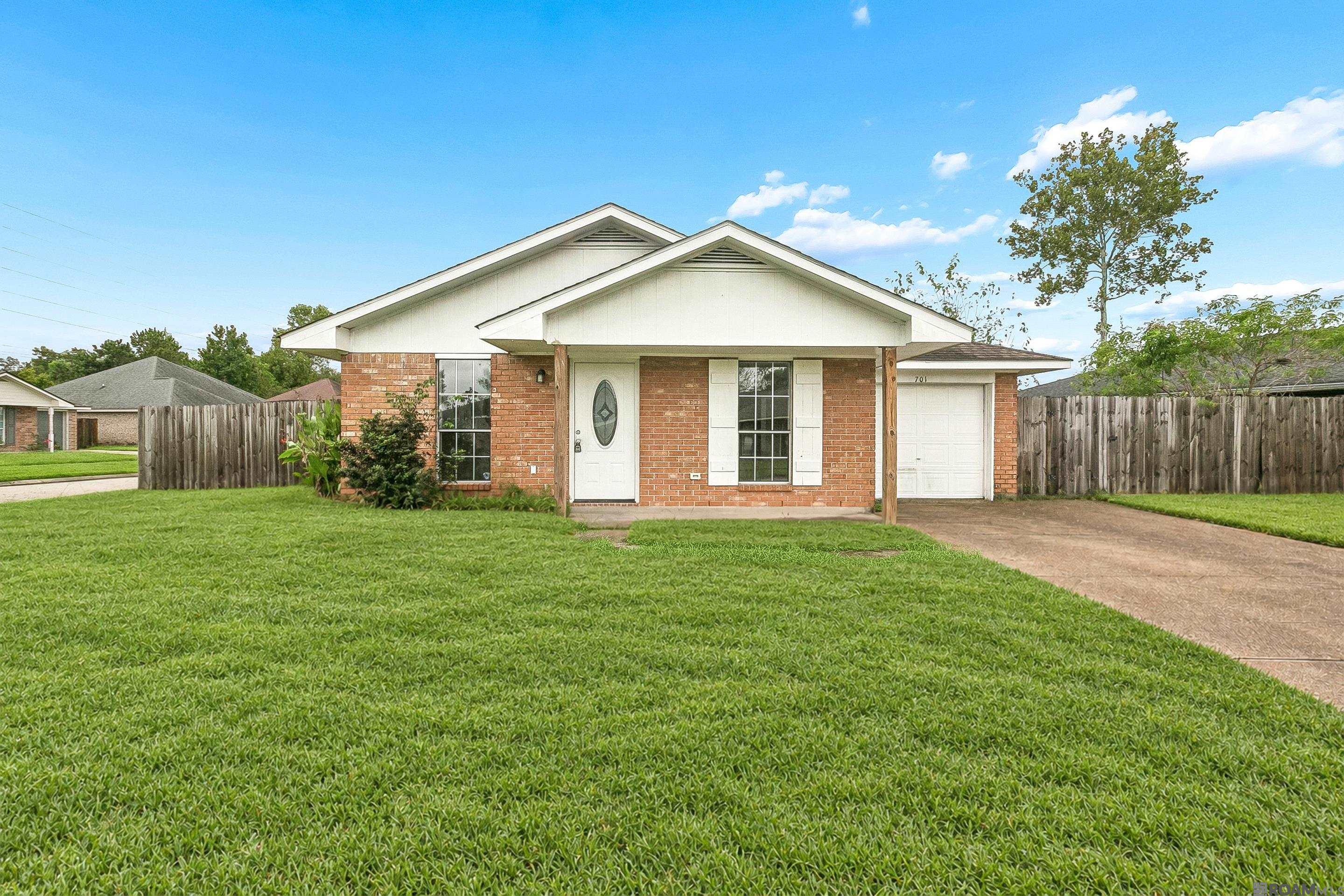 701 Belle Pointe Blvd — photo
