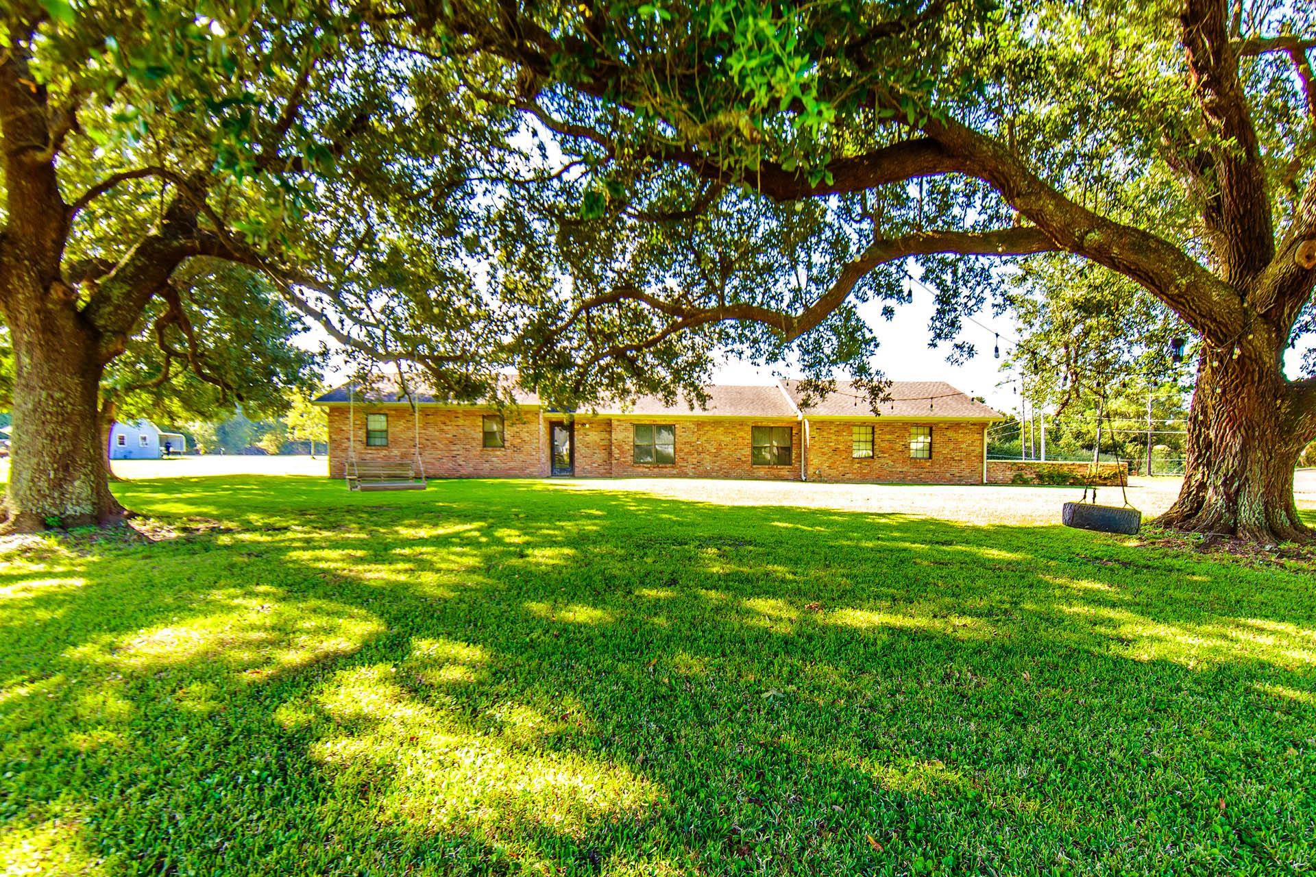 915 Bayou Blue Rd — photo