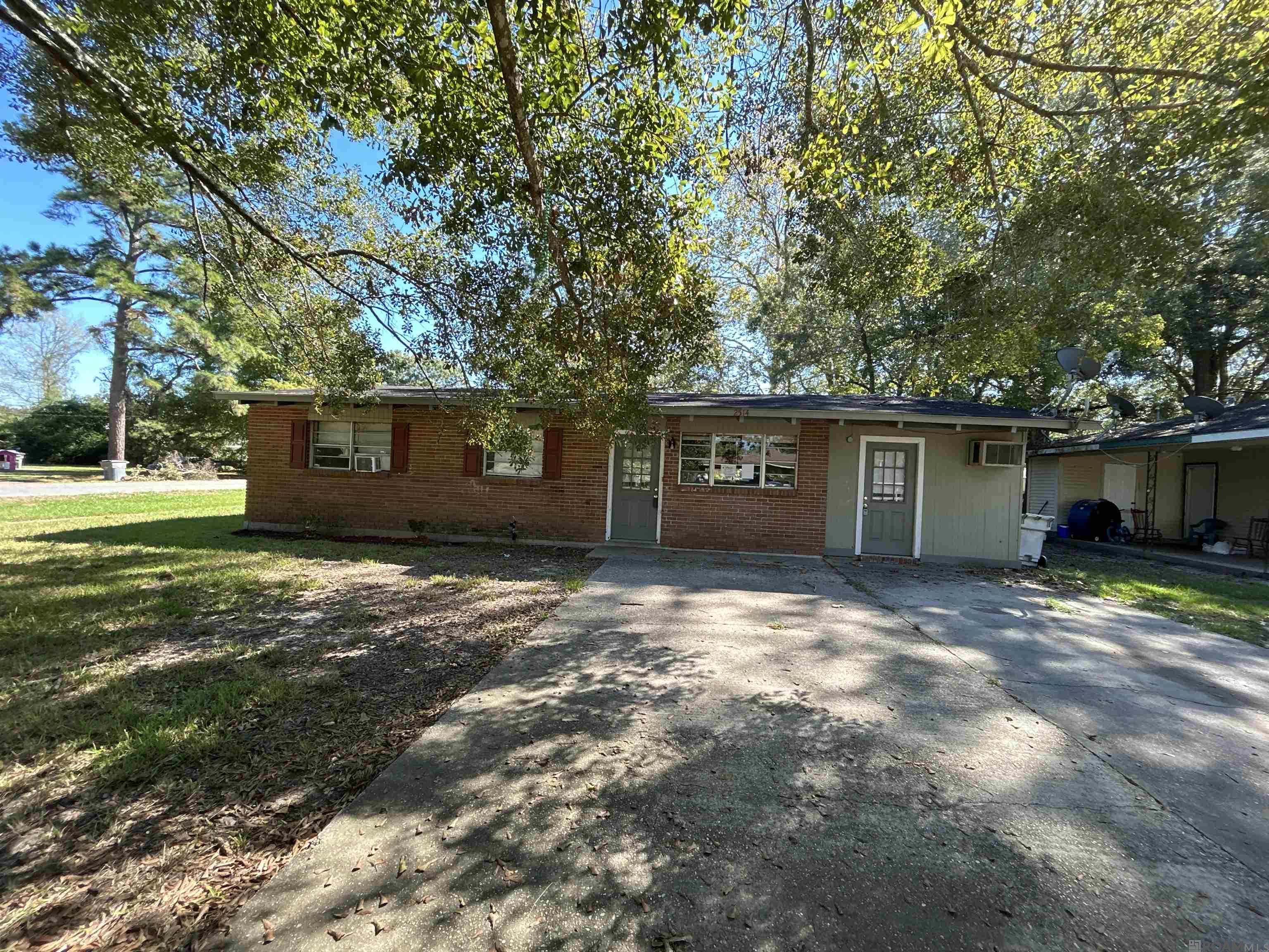 2514 Evans Dr — photo