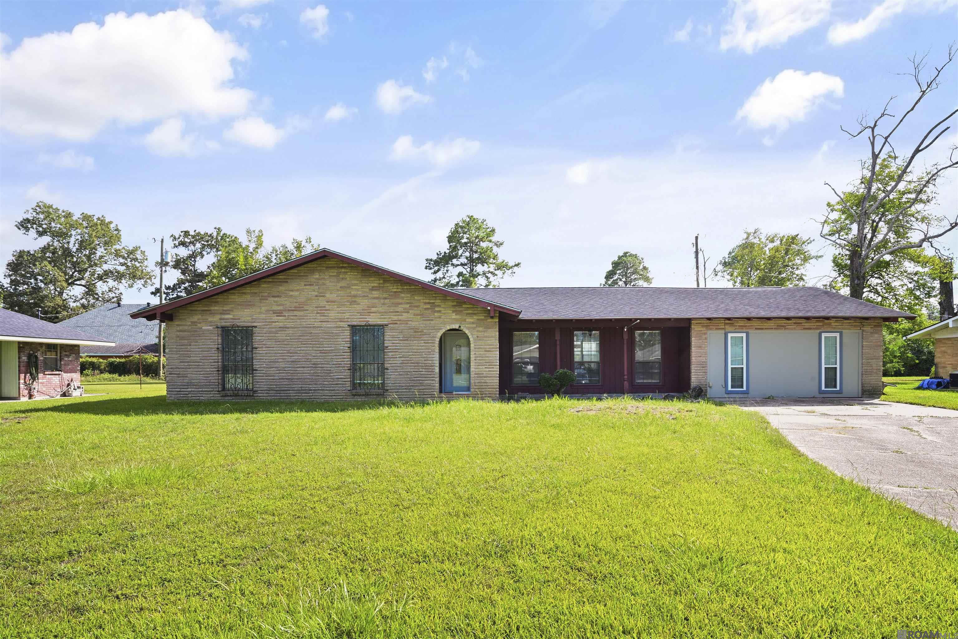 9978 W Tams Dr — photo
