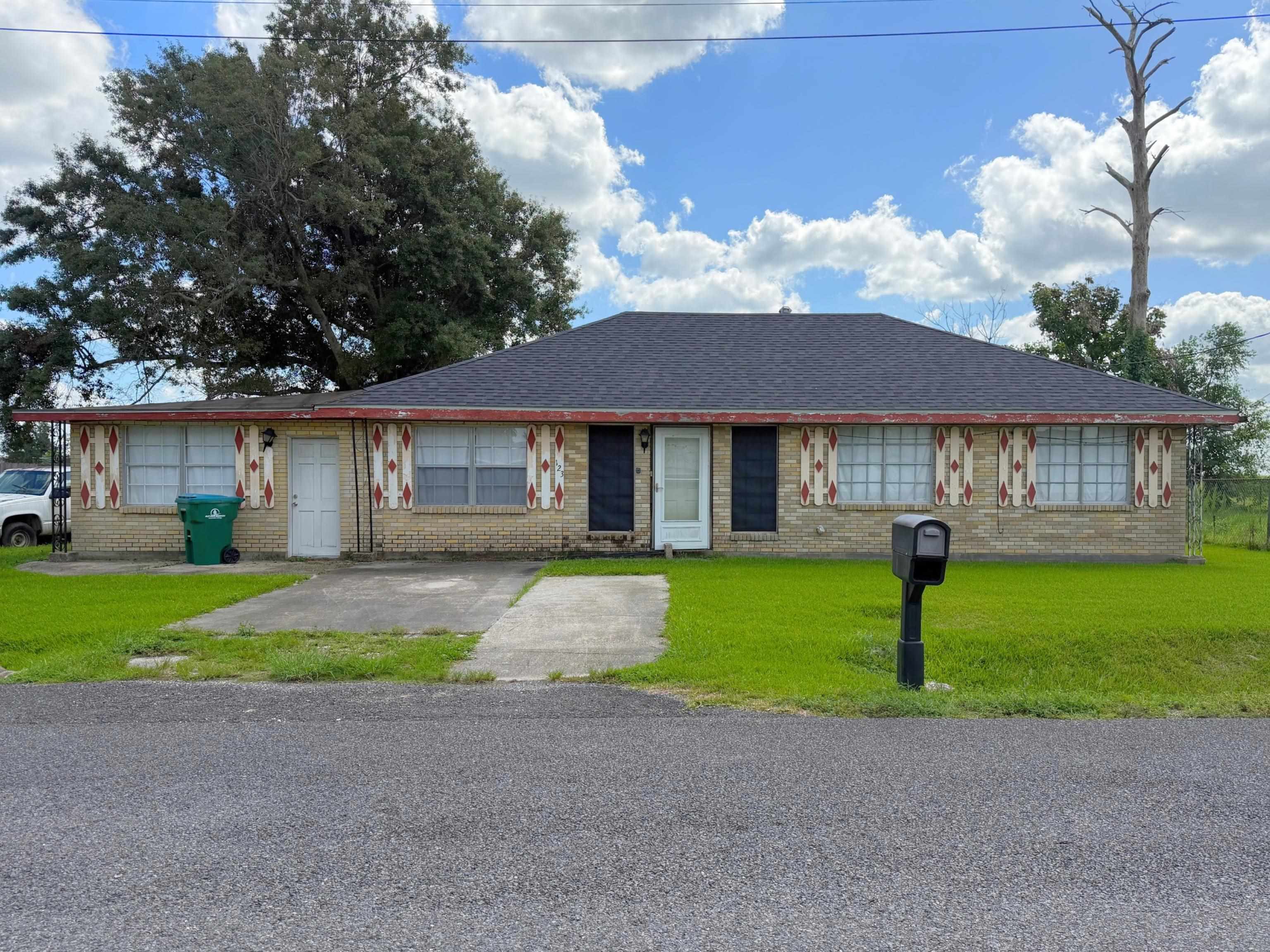 123 Bayou Vista Drive — photo