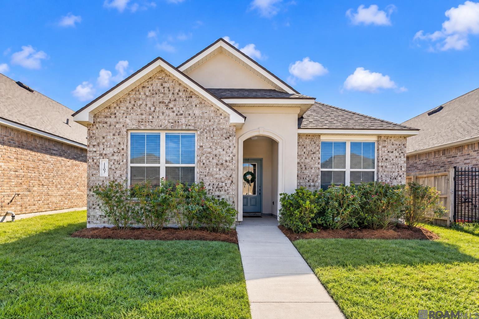 1107 Meridian Dr — photo
