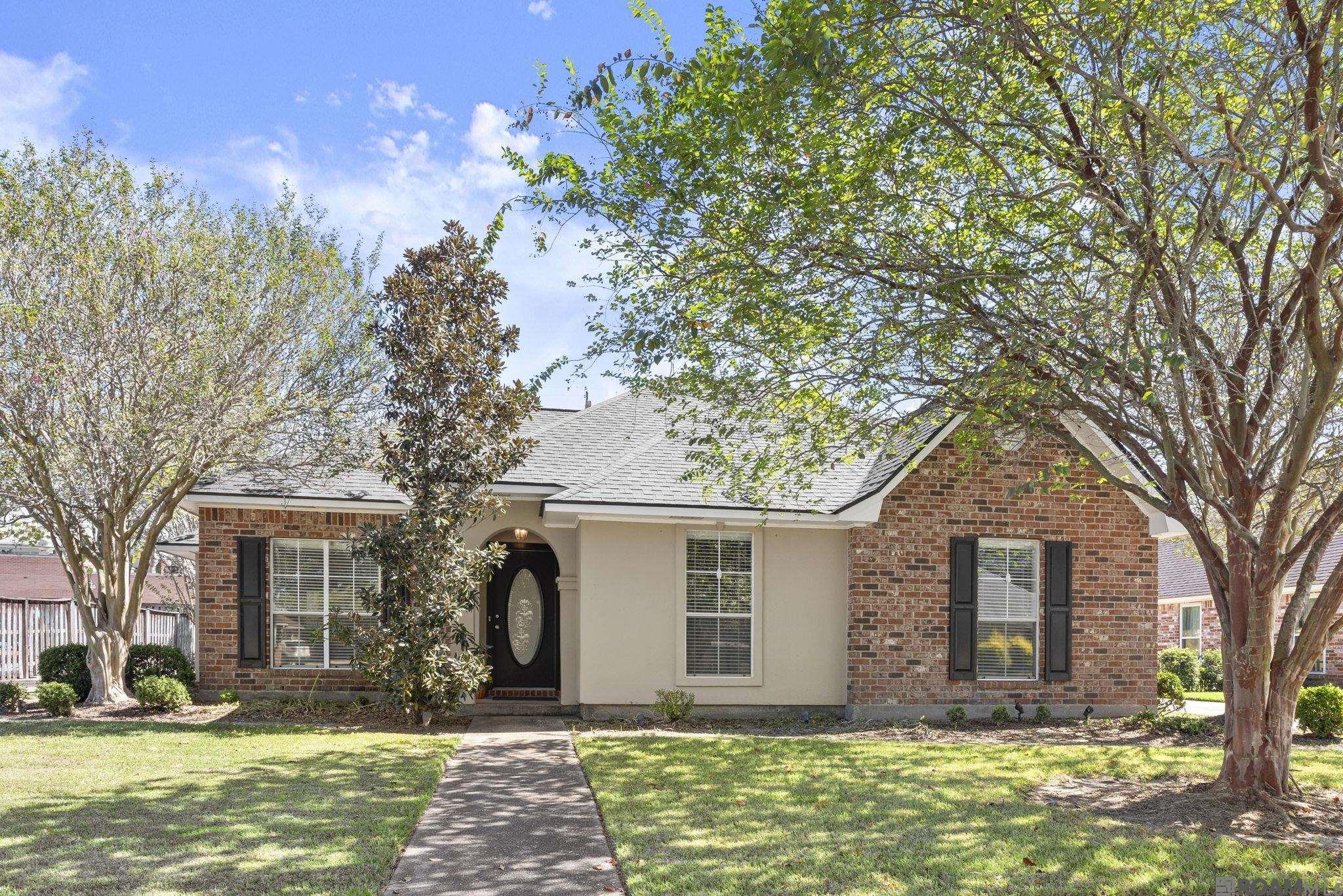 5851 Woodlawn Park Ct — photo