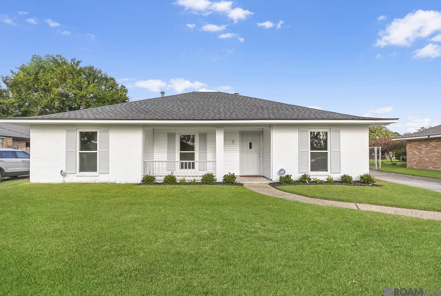2242 Bernwood Dr — photo