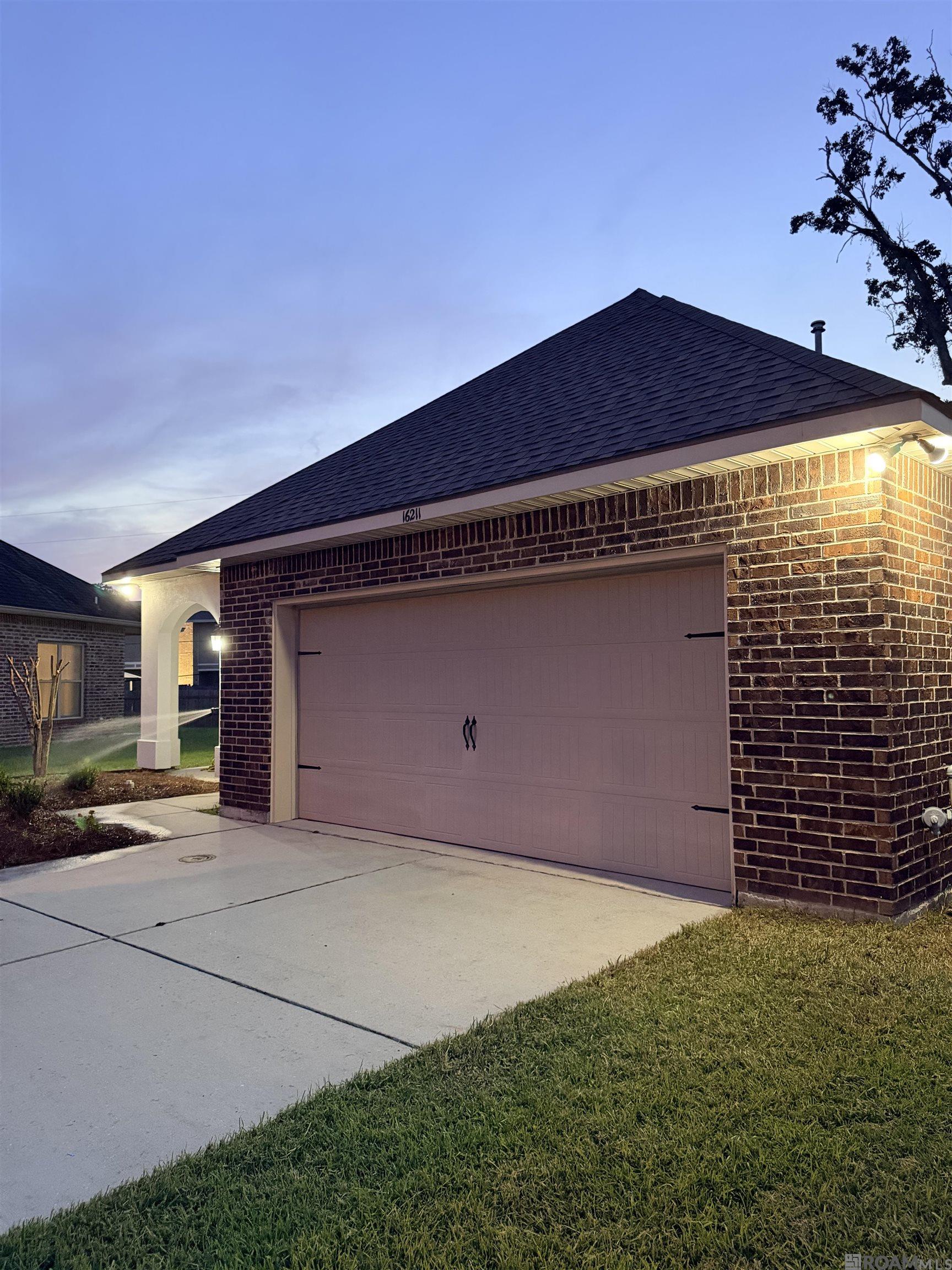16211 White Rose Dr — photo