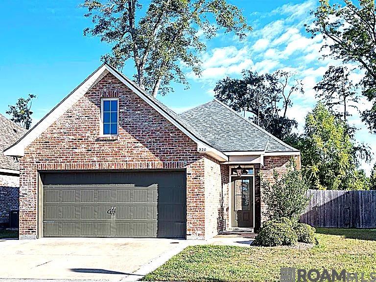 320 Lake Breeze Dr — photo