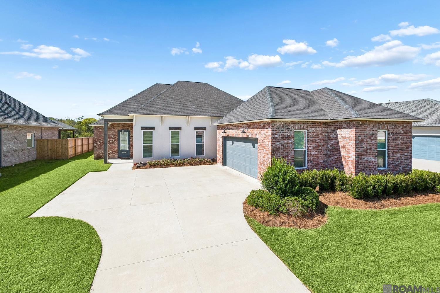 9836 Oak Colony Dr — photo