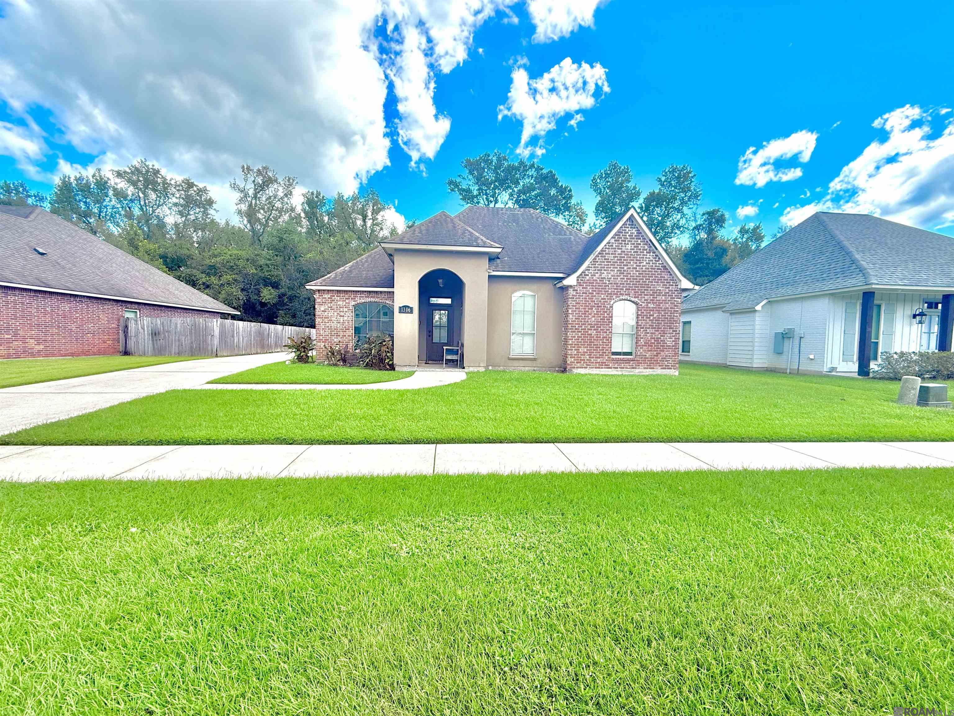 1306 S Sanctuary Ave — photo