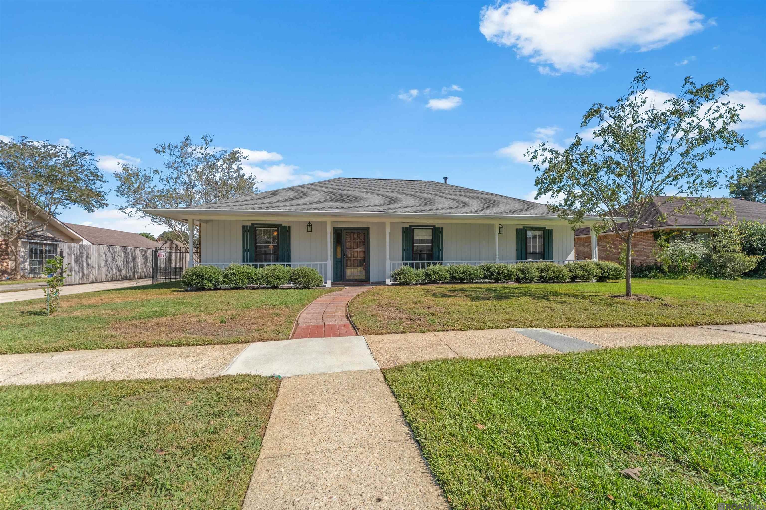 2137 Sprucewood Dr — photo