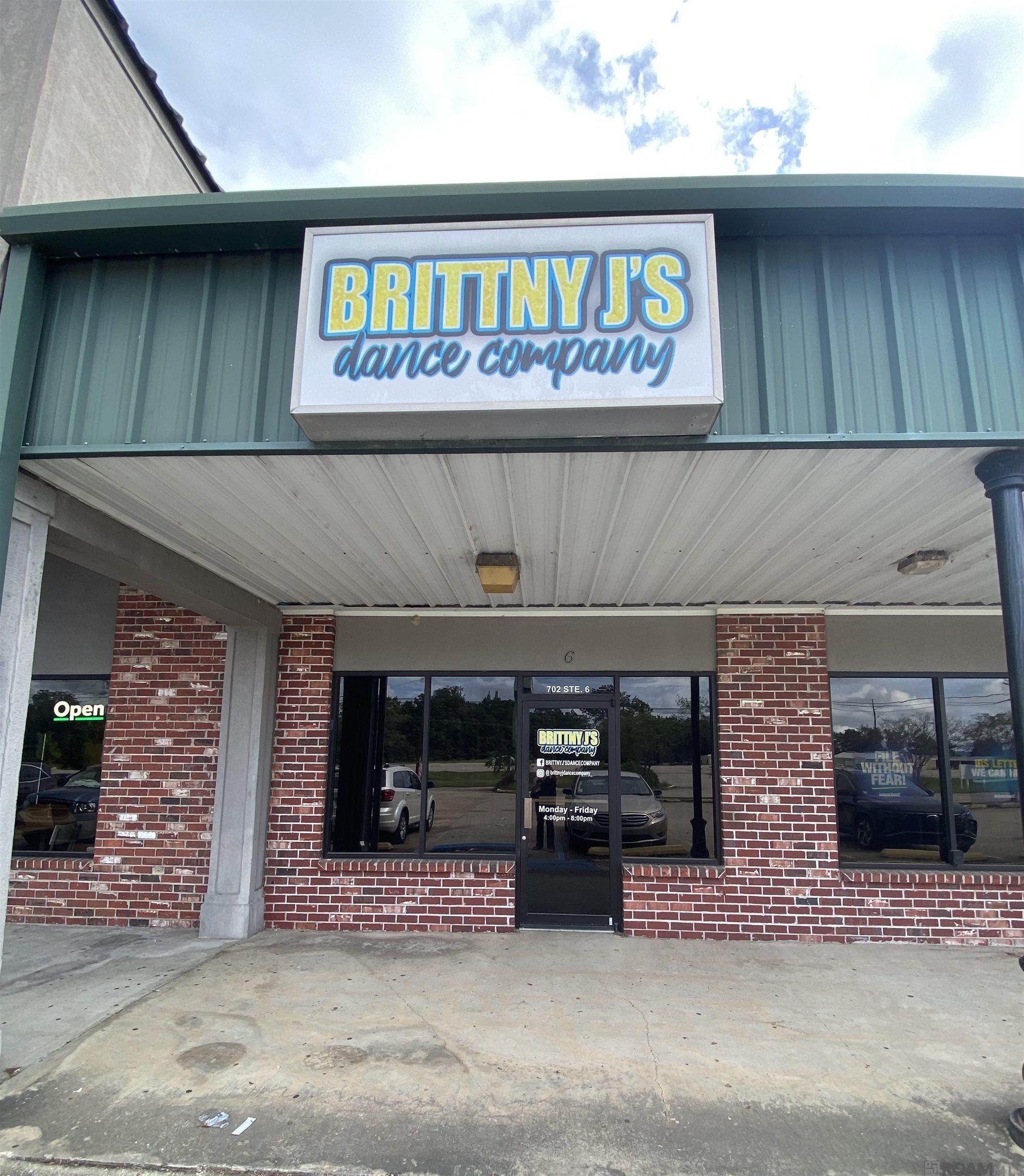 702 Lobdell Hwy Suite 6 — photo
