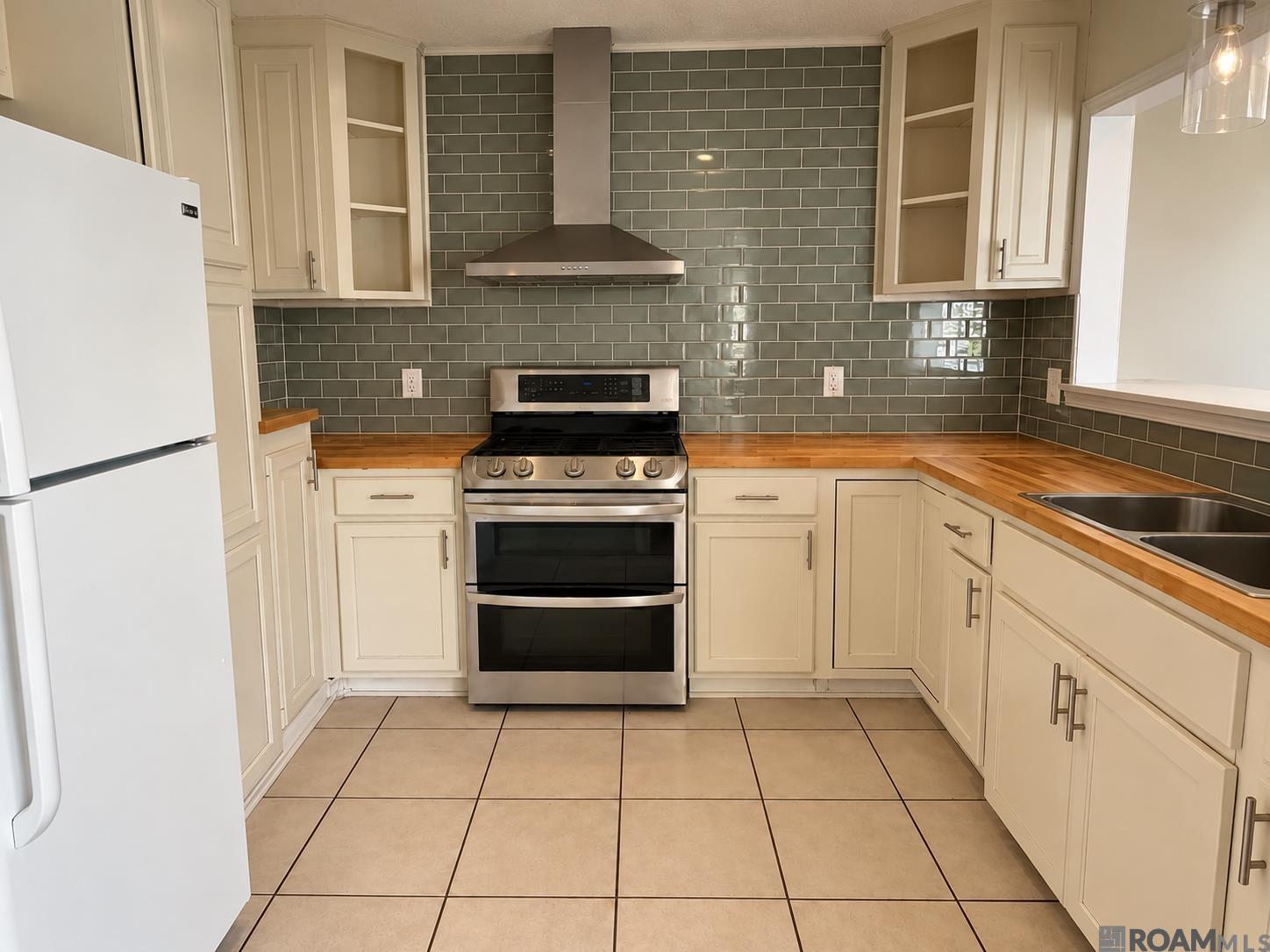 8250 Governor Dr #4 — photo