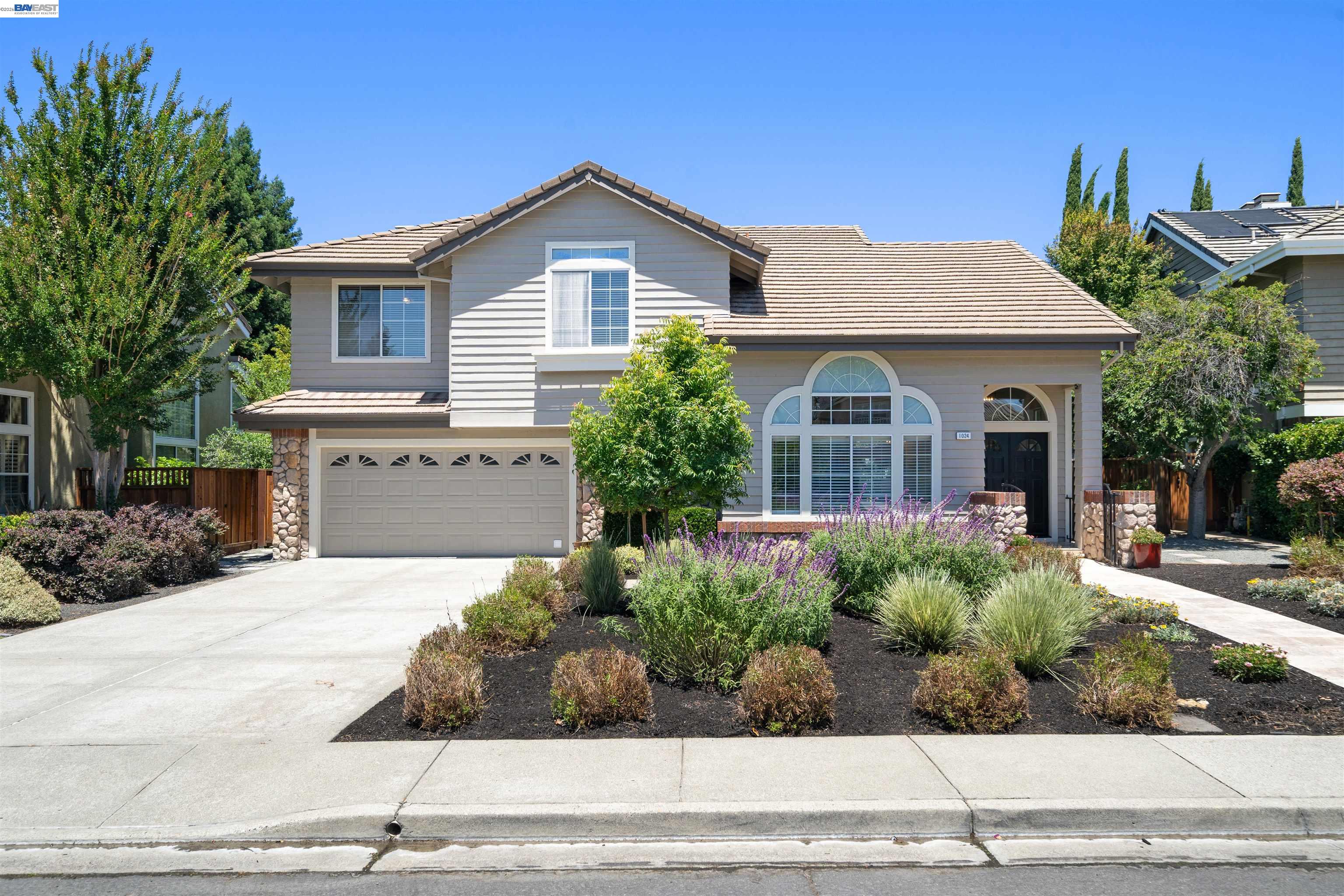 1024 Belleterre Dr — photo