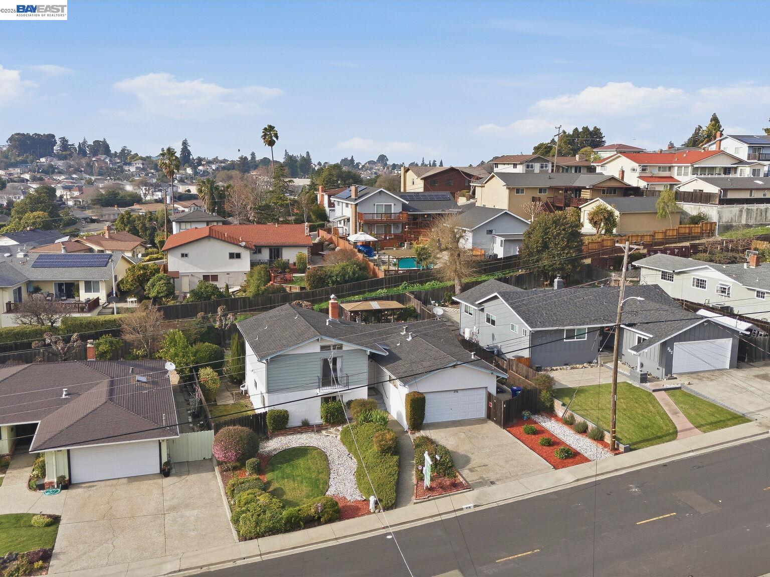 836 Hawthorne Dr — photo