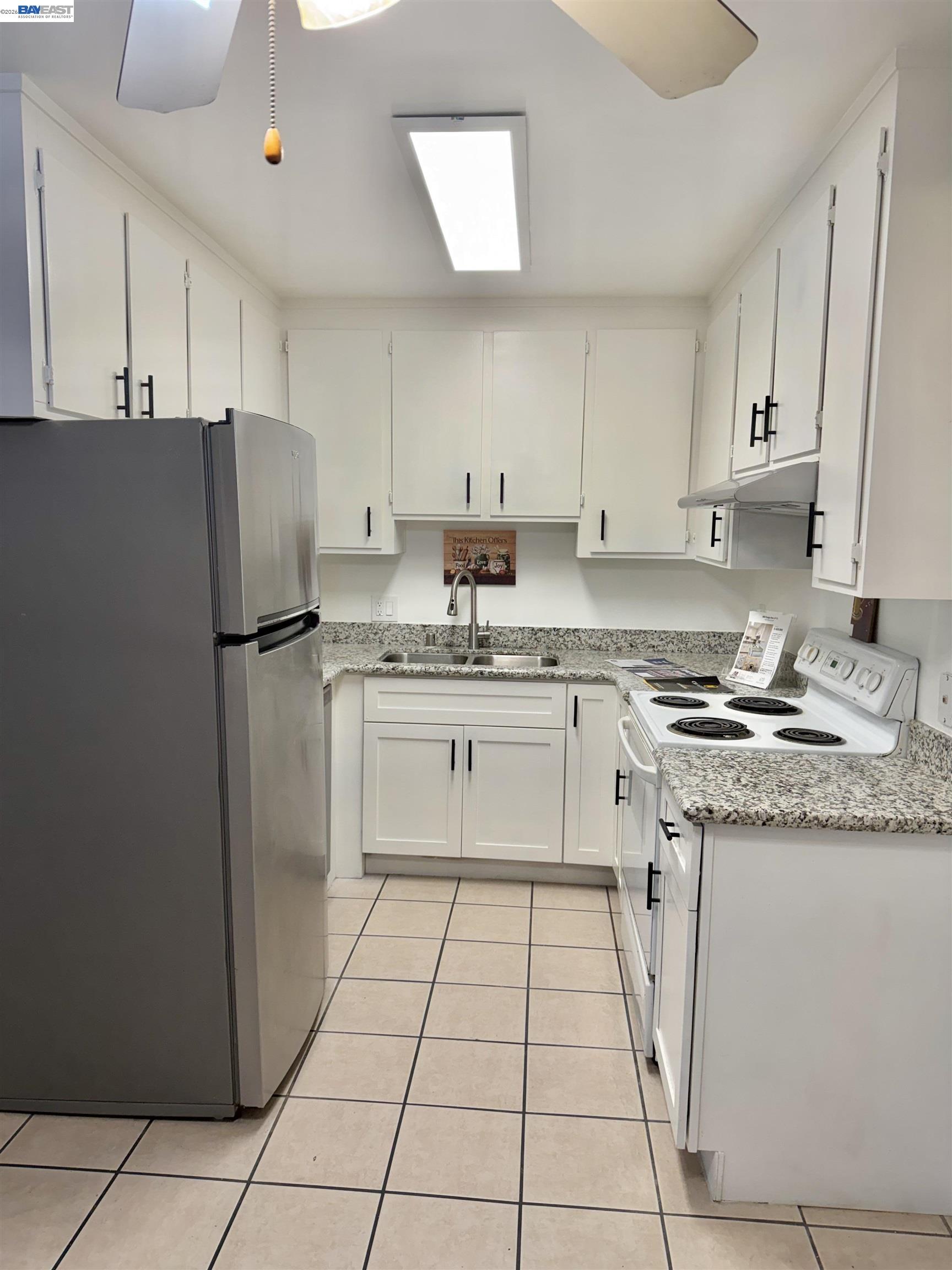 680 Fargo Ave #13 — photo