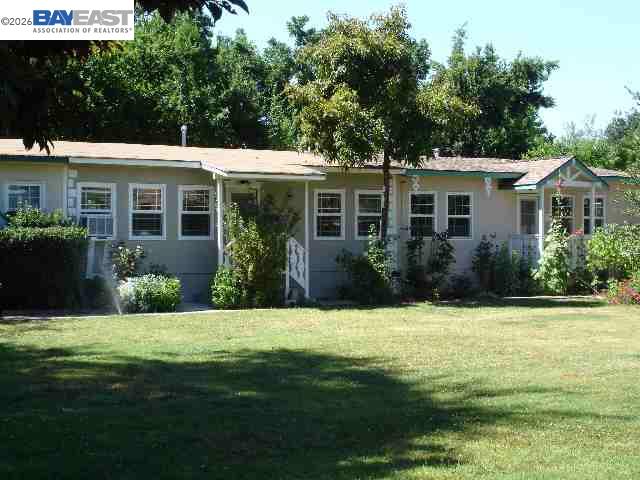 663 Rose Ave #2 — photo