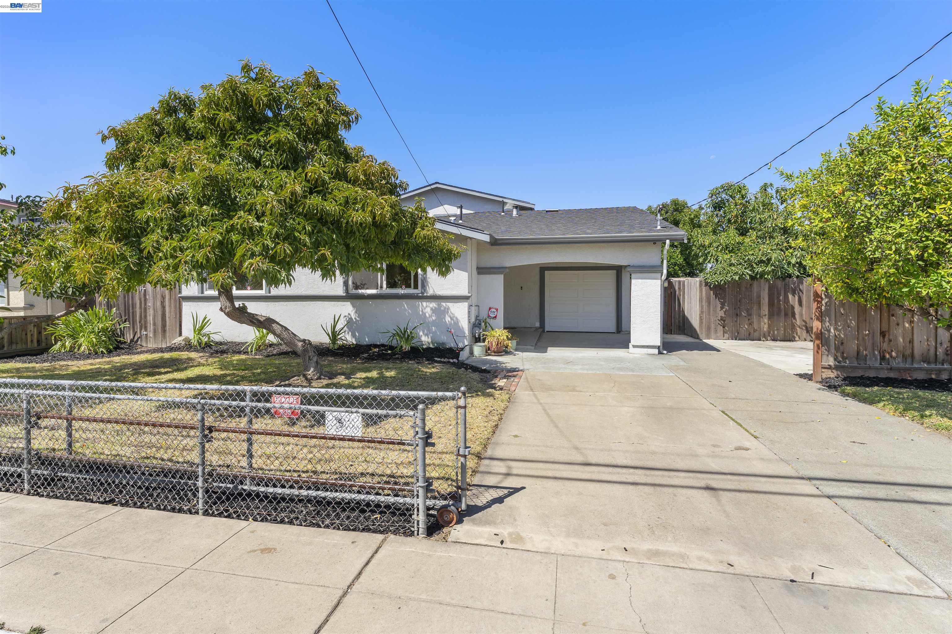 43143 Gatewood St — photo