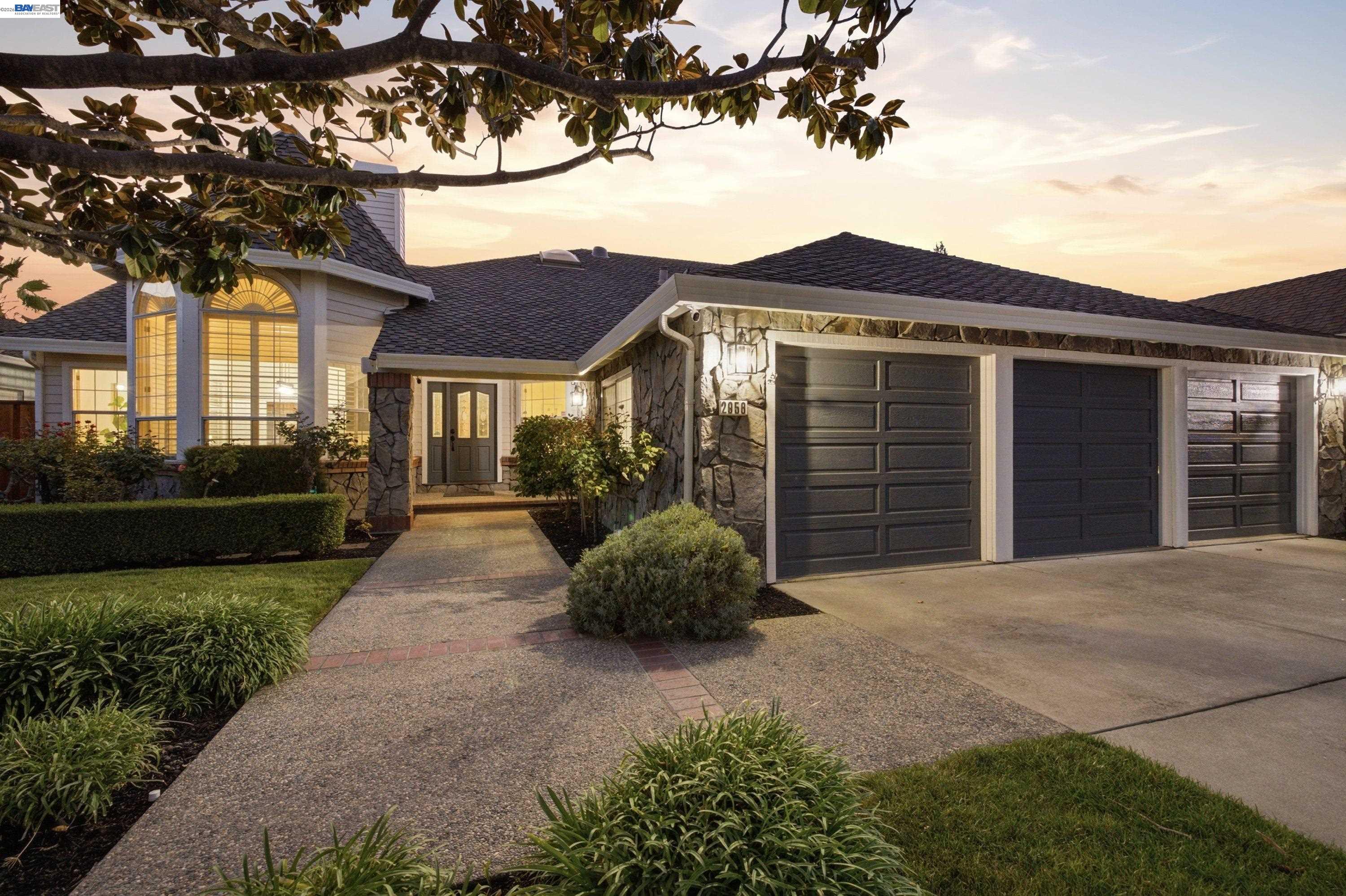 2956 Amoroso Ct — photo