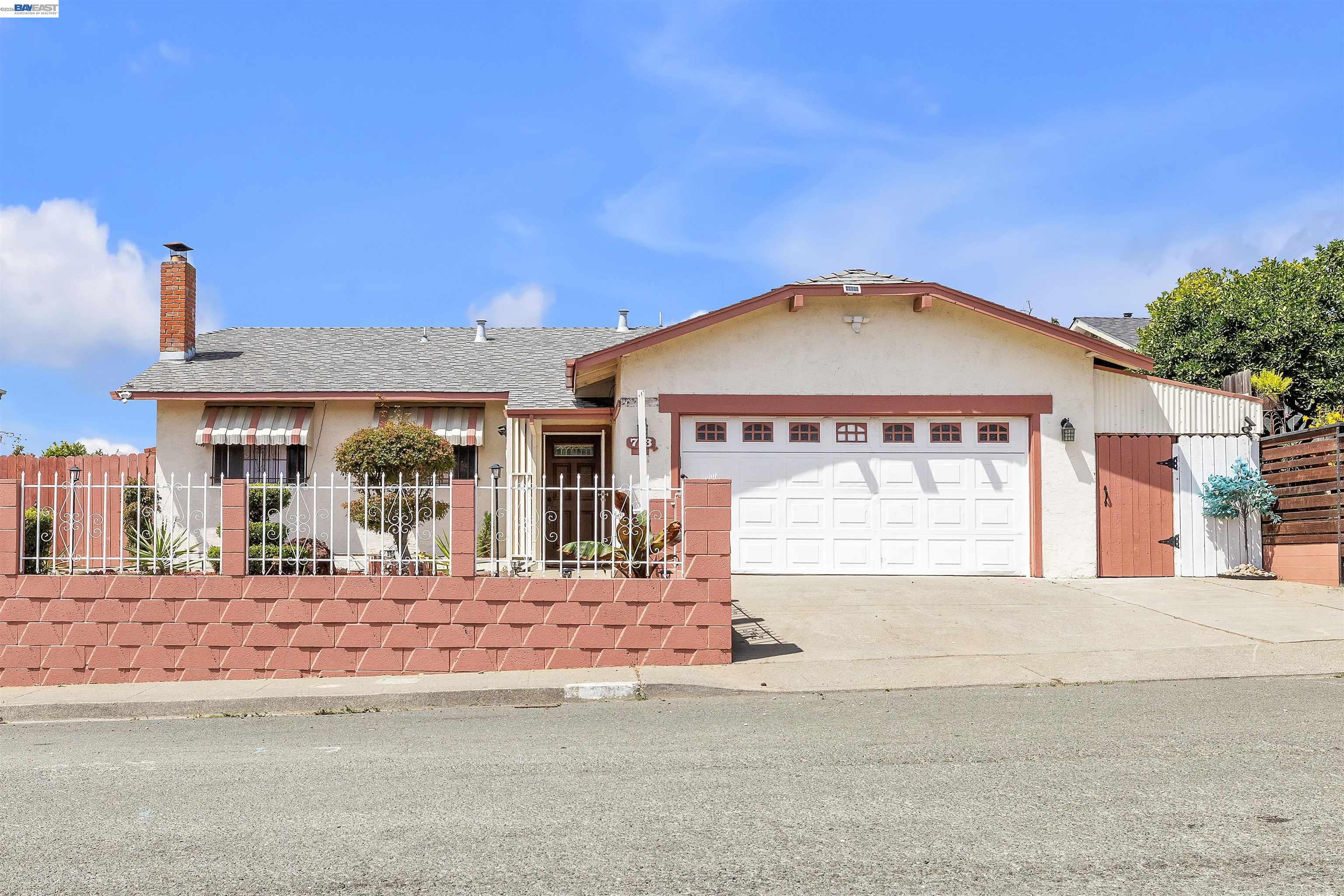 713 Falcon Drive — photo