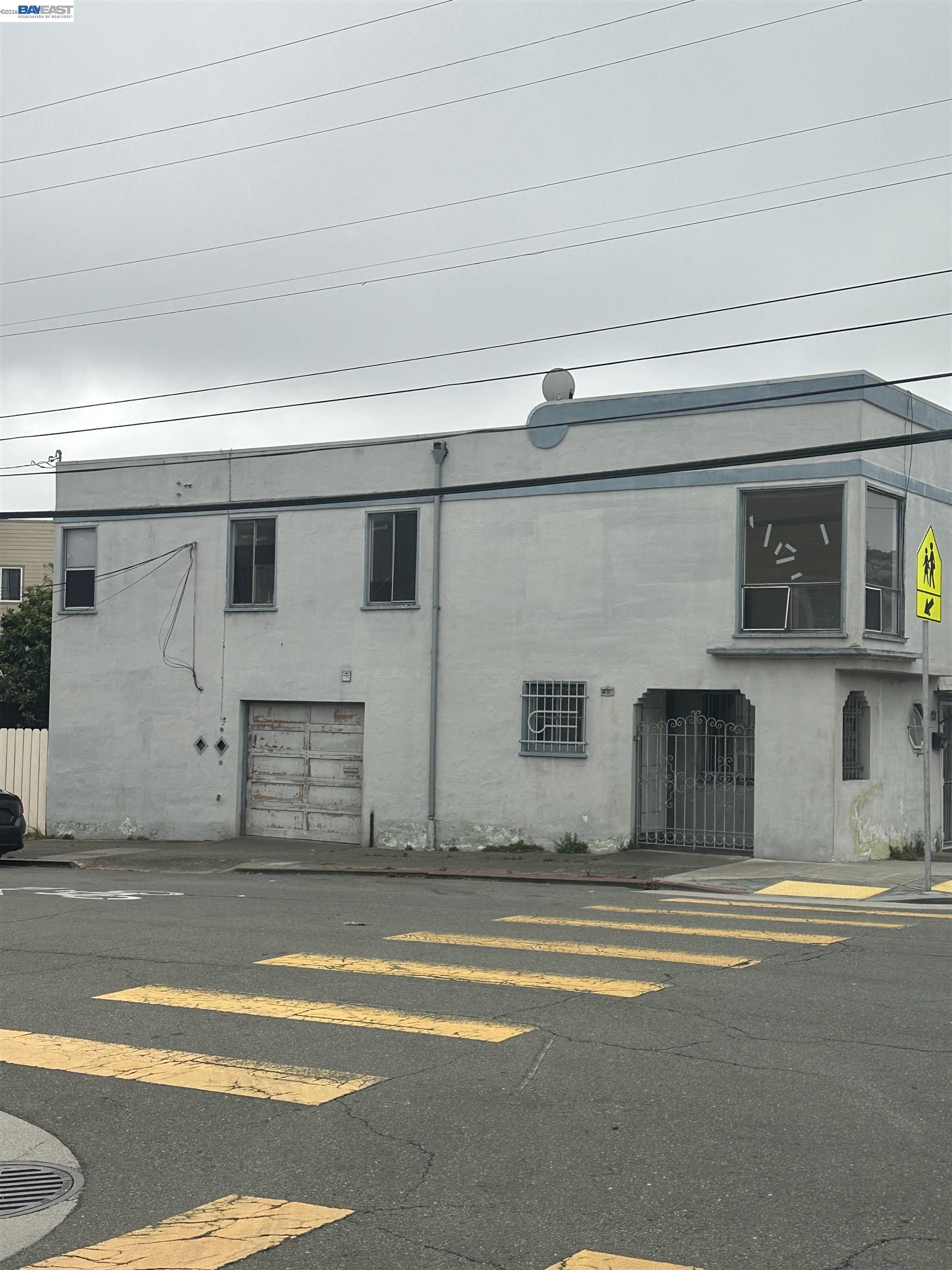 1000 Crescent Ave — photo