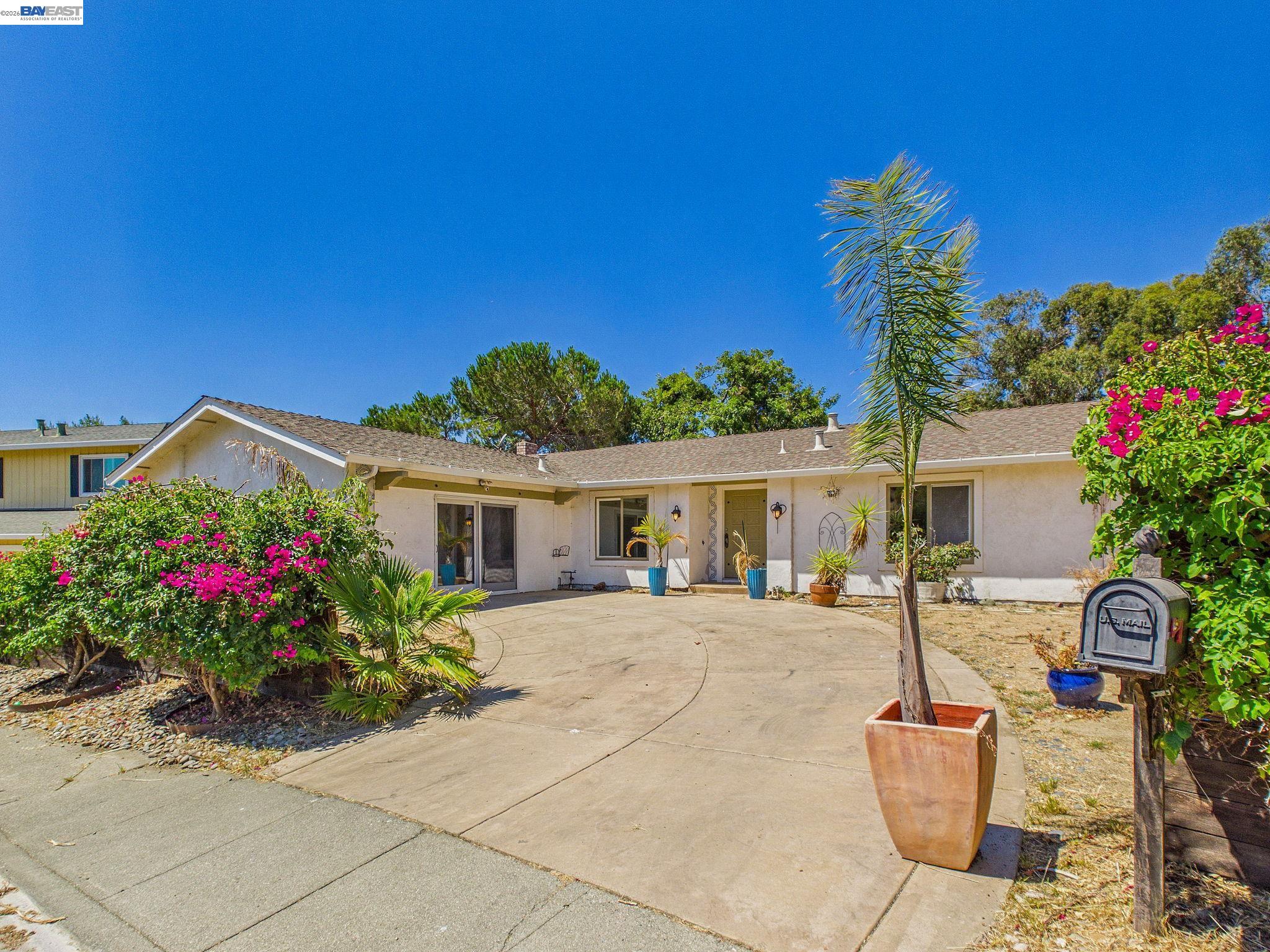 327 Steven Cir — photo