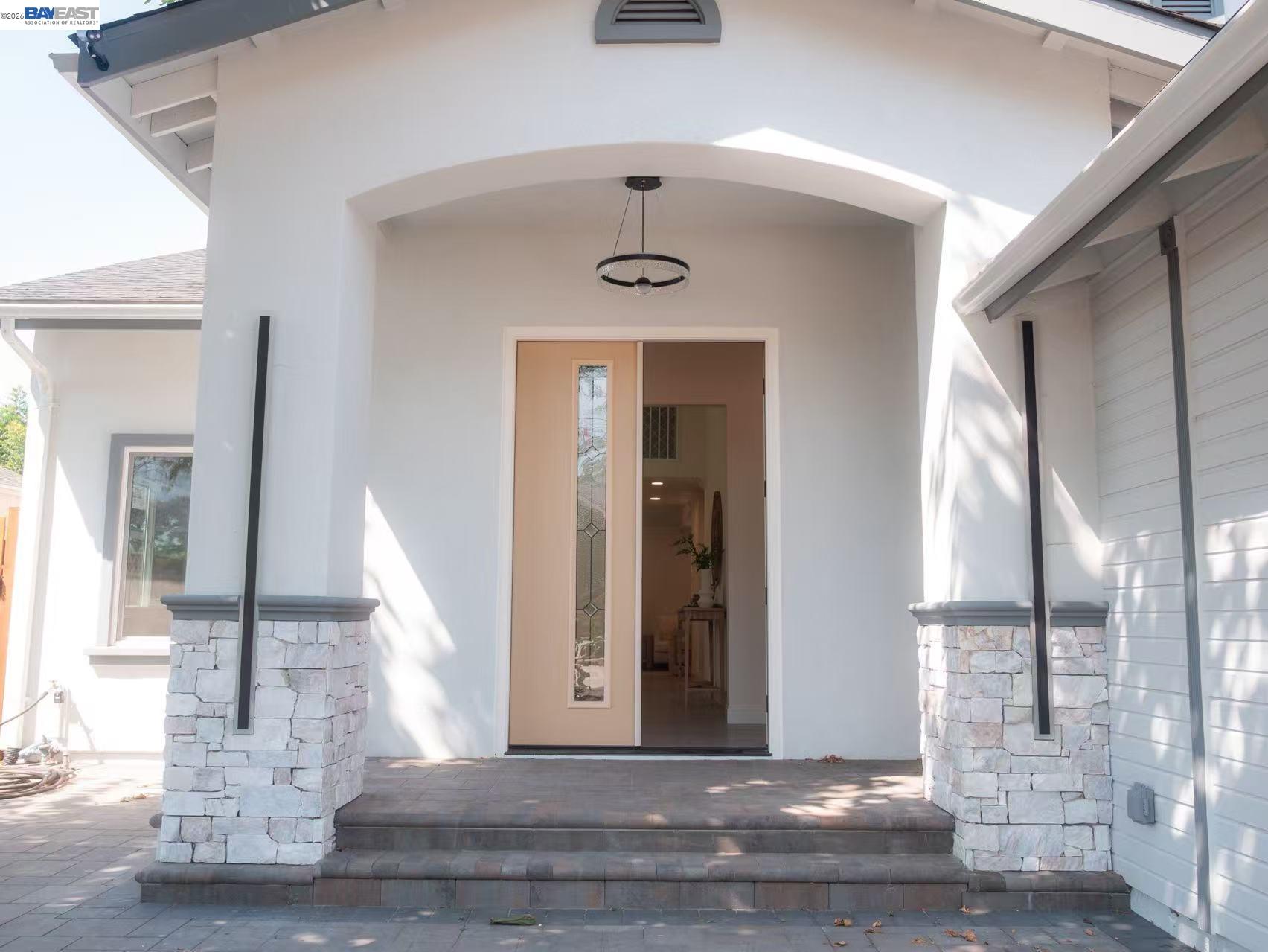 2521 Coconut Dr — photo