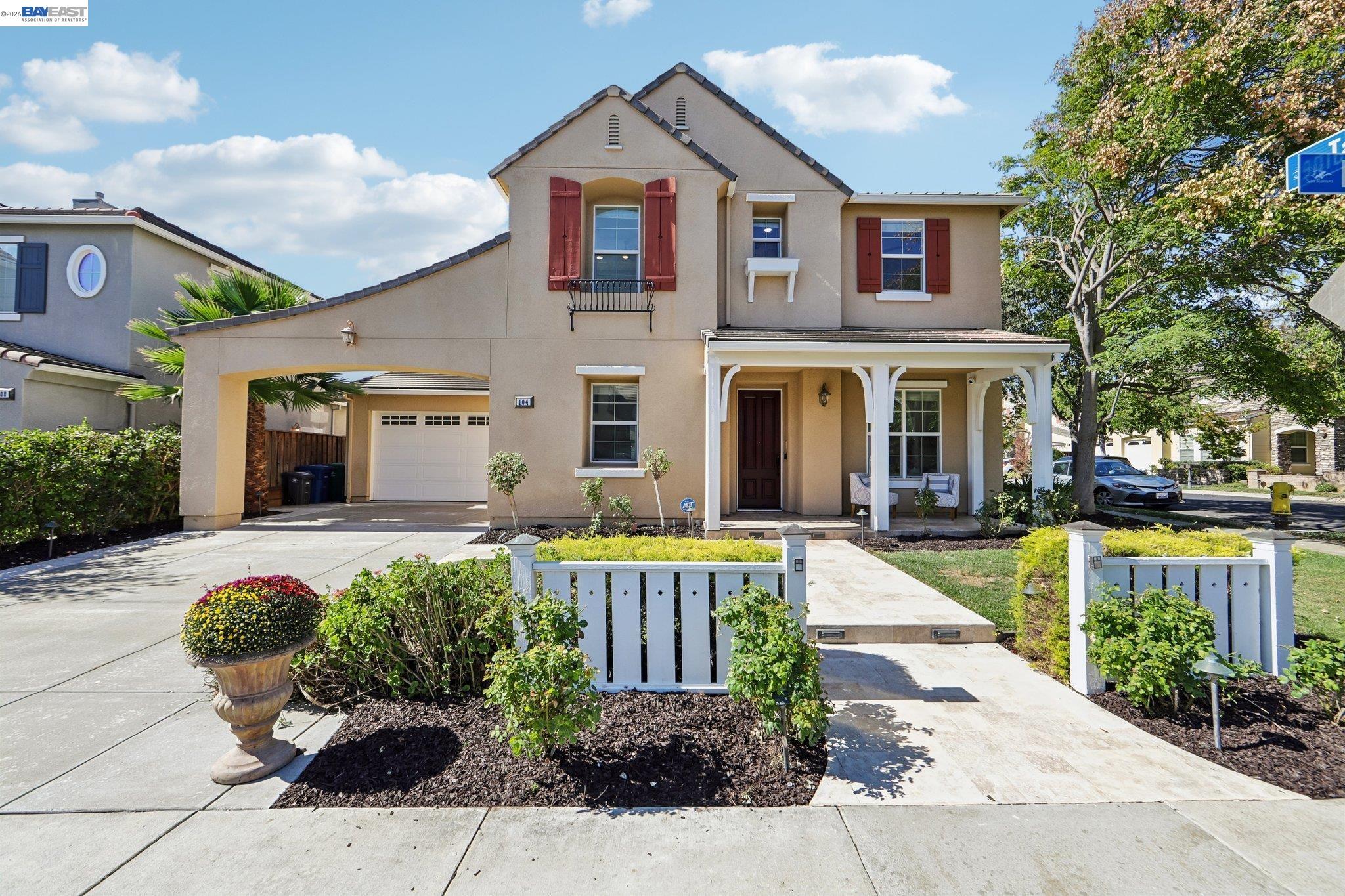 104 Macedon Ct — photo