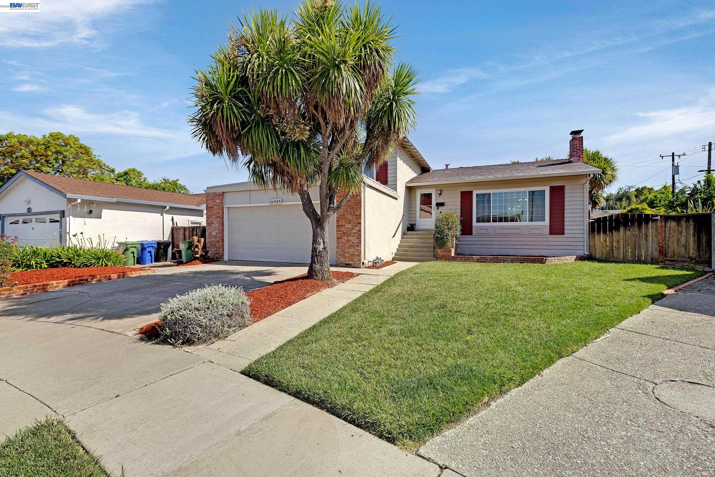 35924 Nicolet Ct — photo
