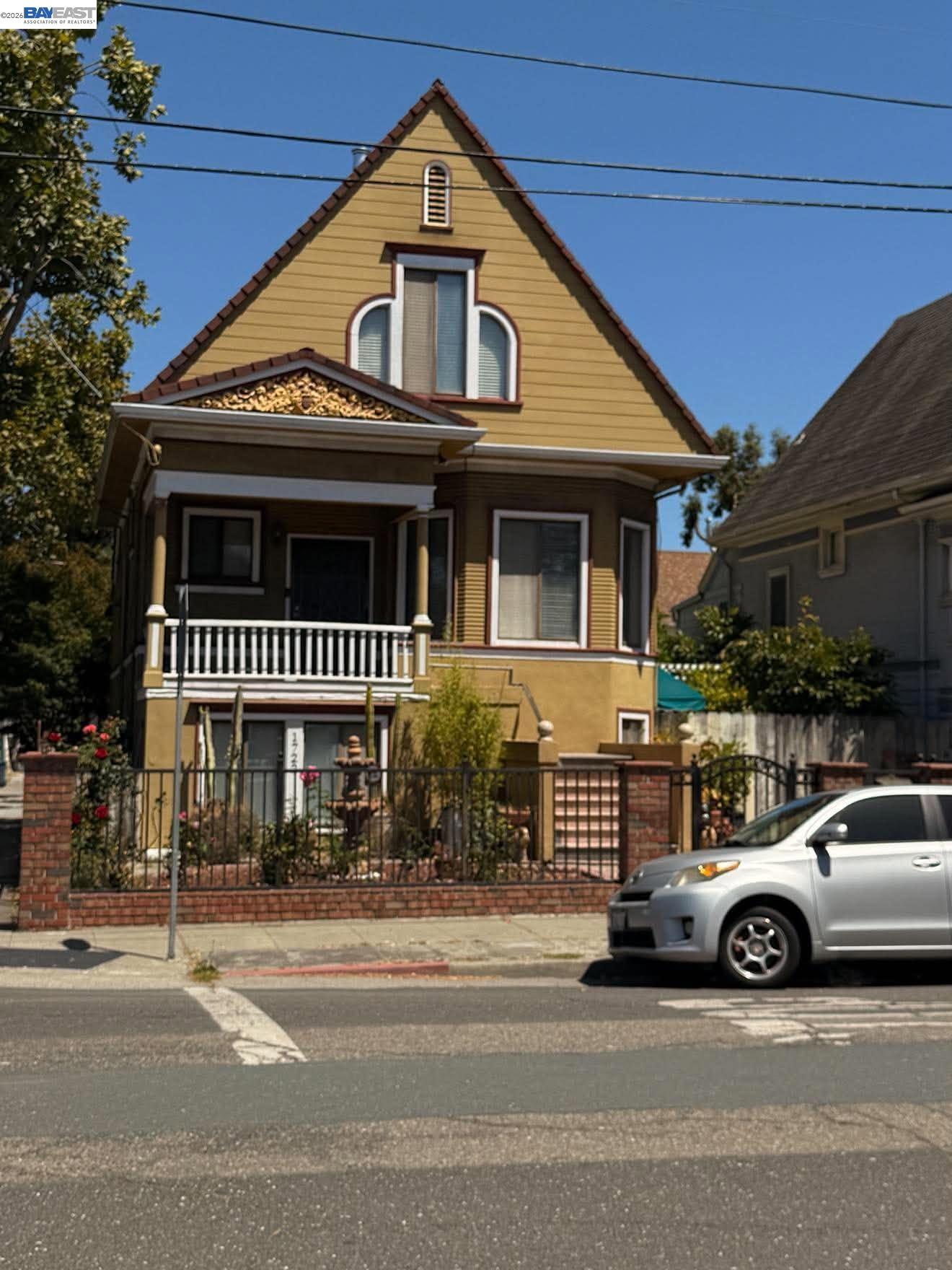 1722 Bay — photo
