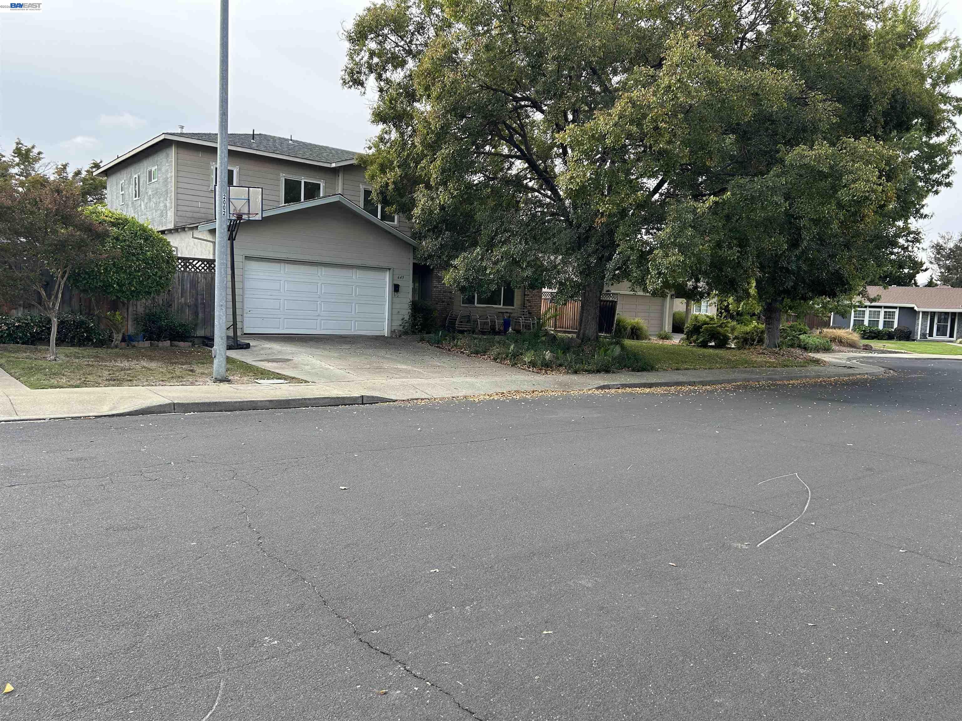 649 Jade Pl — photo