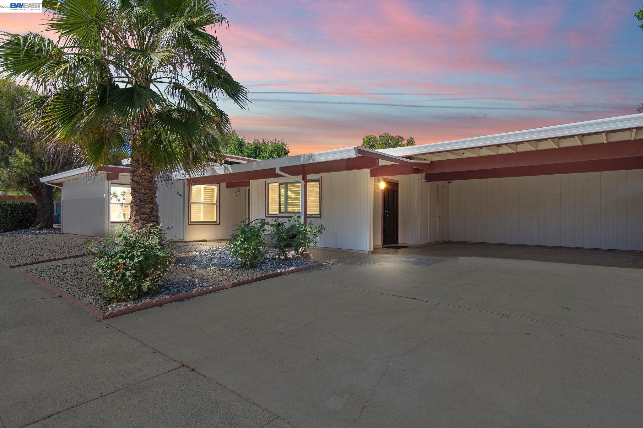 3107 Corona Dr — photo