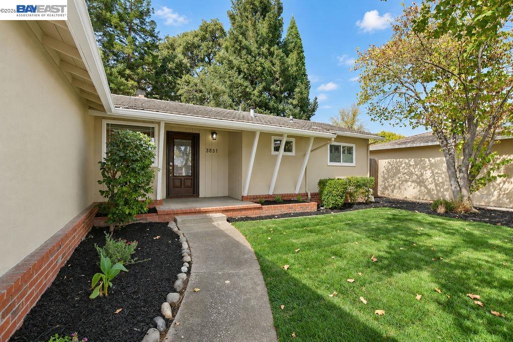 3831 Maplewood Dr — photo