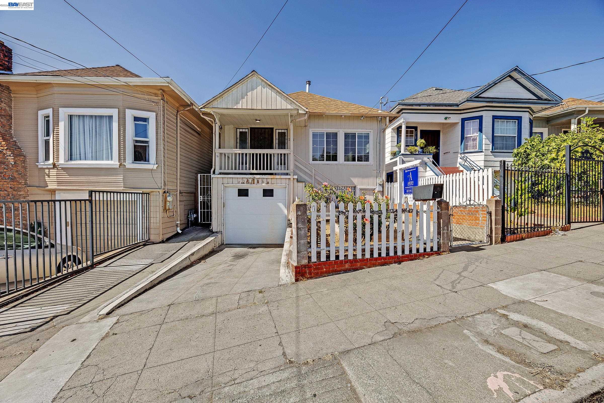 2711 13th Ave — photo