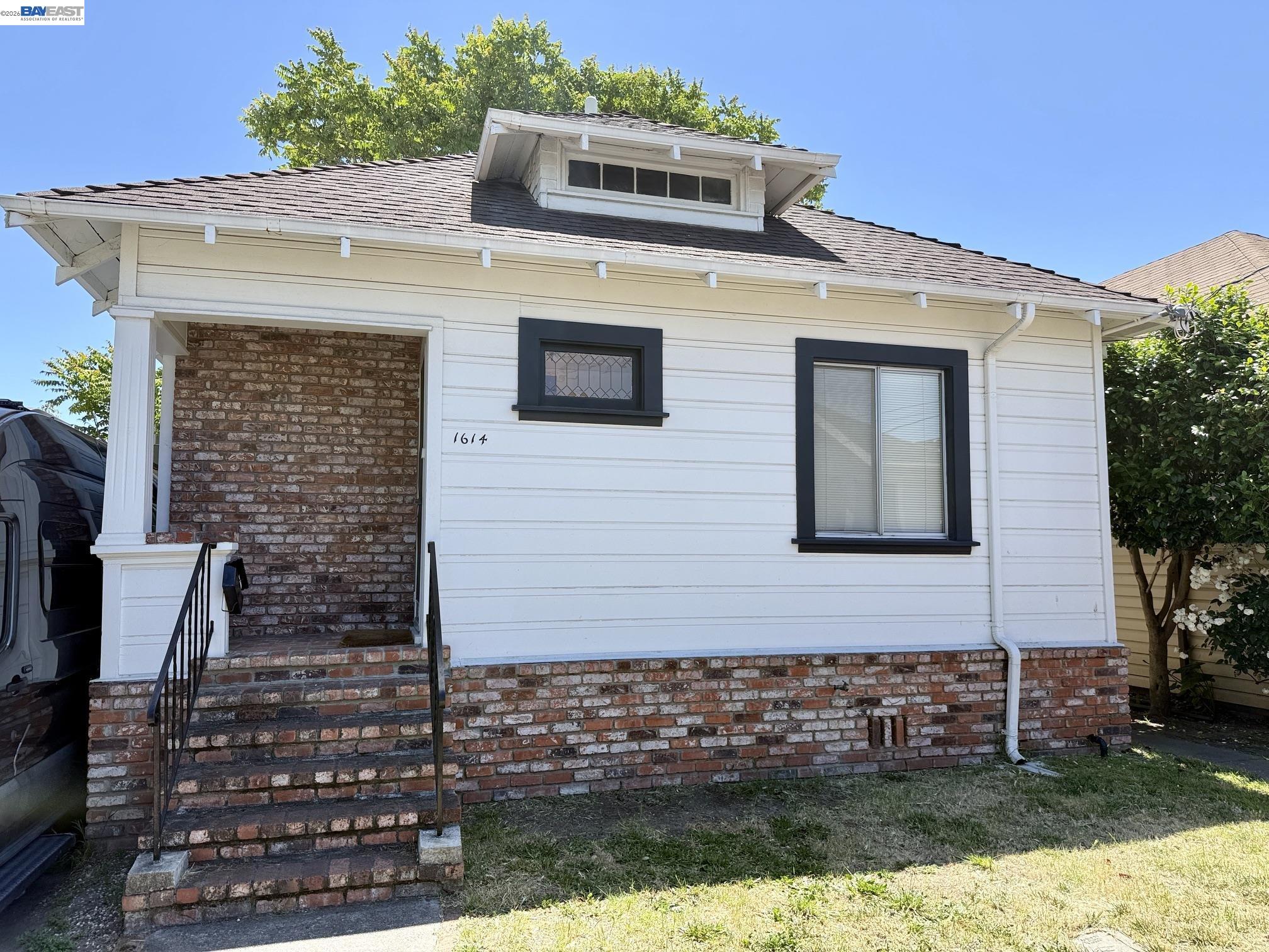 1614 Gould Ct — photo