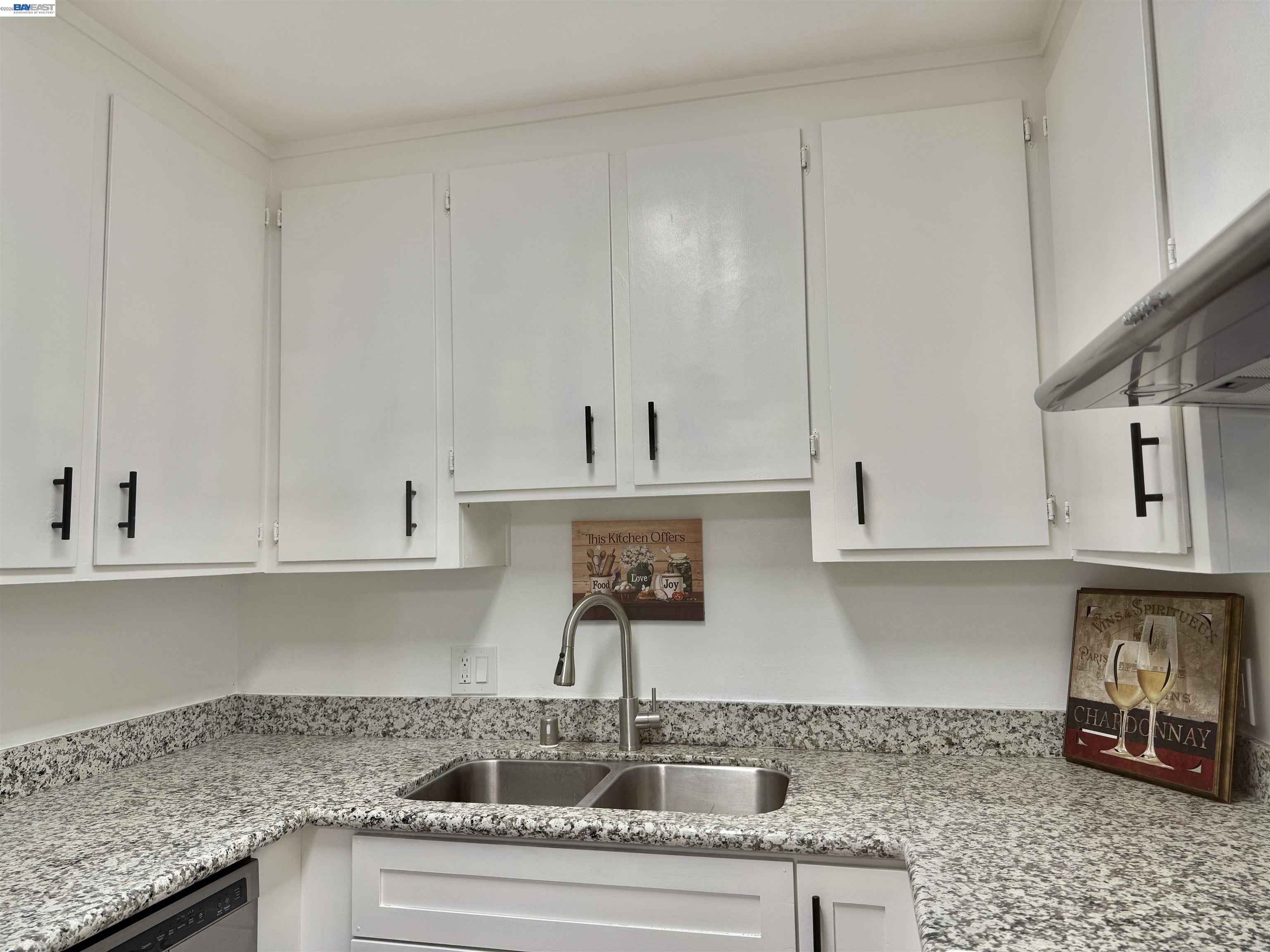 680 Fargo Ave #13 — photo