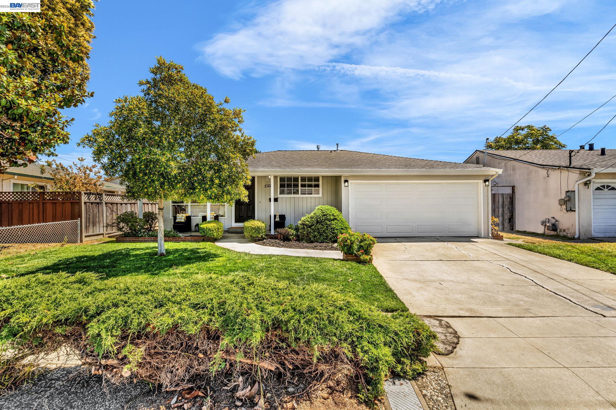4708 Portola Dr — photo